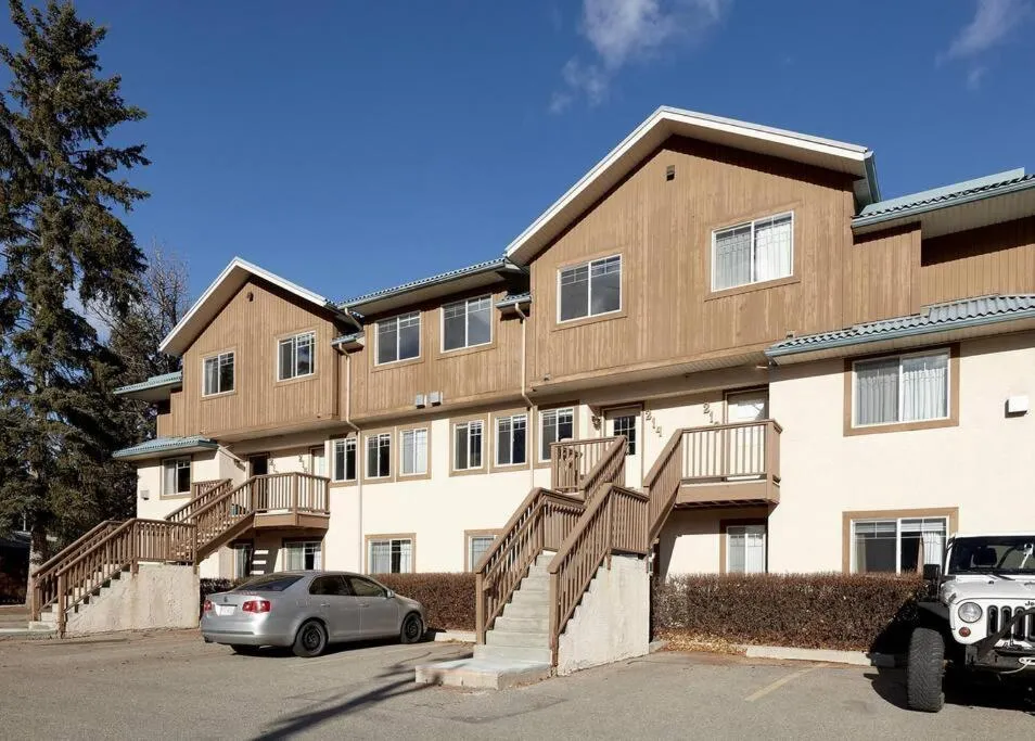 Mountain Gate - Pet Friendly 2BR w Mountain Views and open hot tub