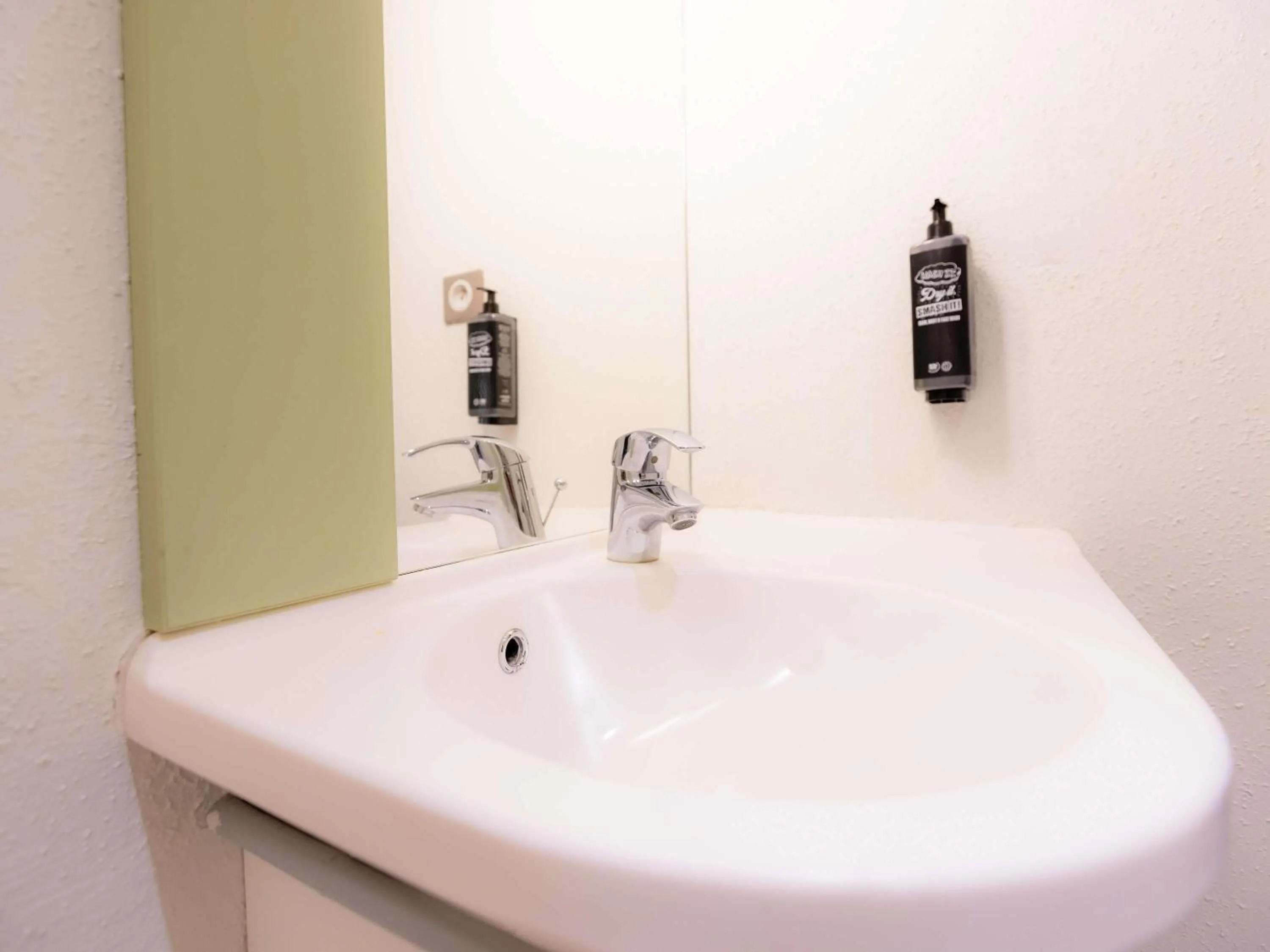 Bedroom in ibis budget Besançon Centre Gare