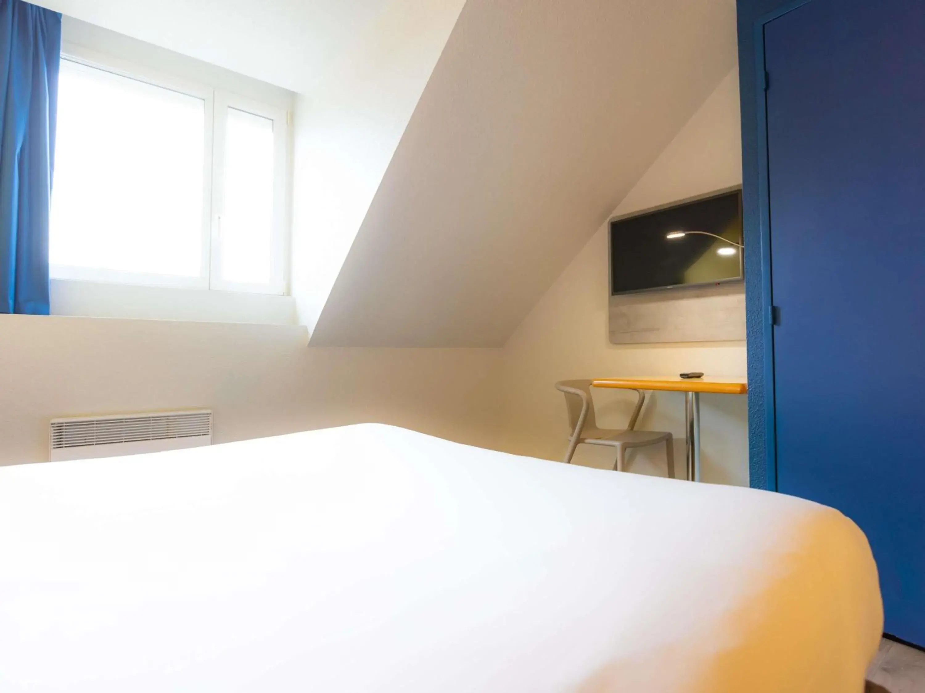 Bedroom, Bed in ibis budget Besançon Centre Gare Bedroom, Bed in ibis budget Besançon Centre Gare