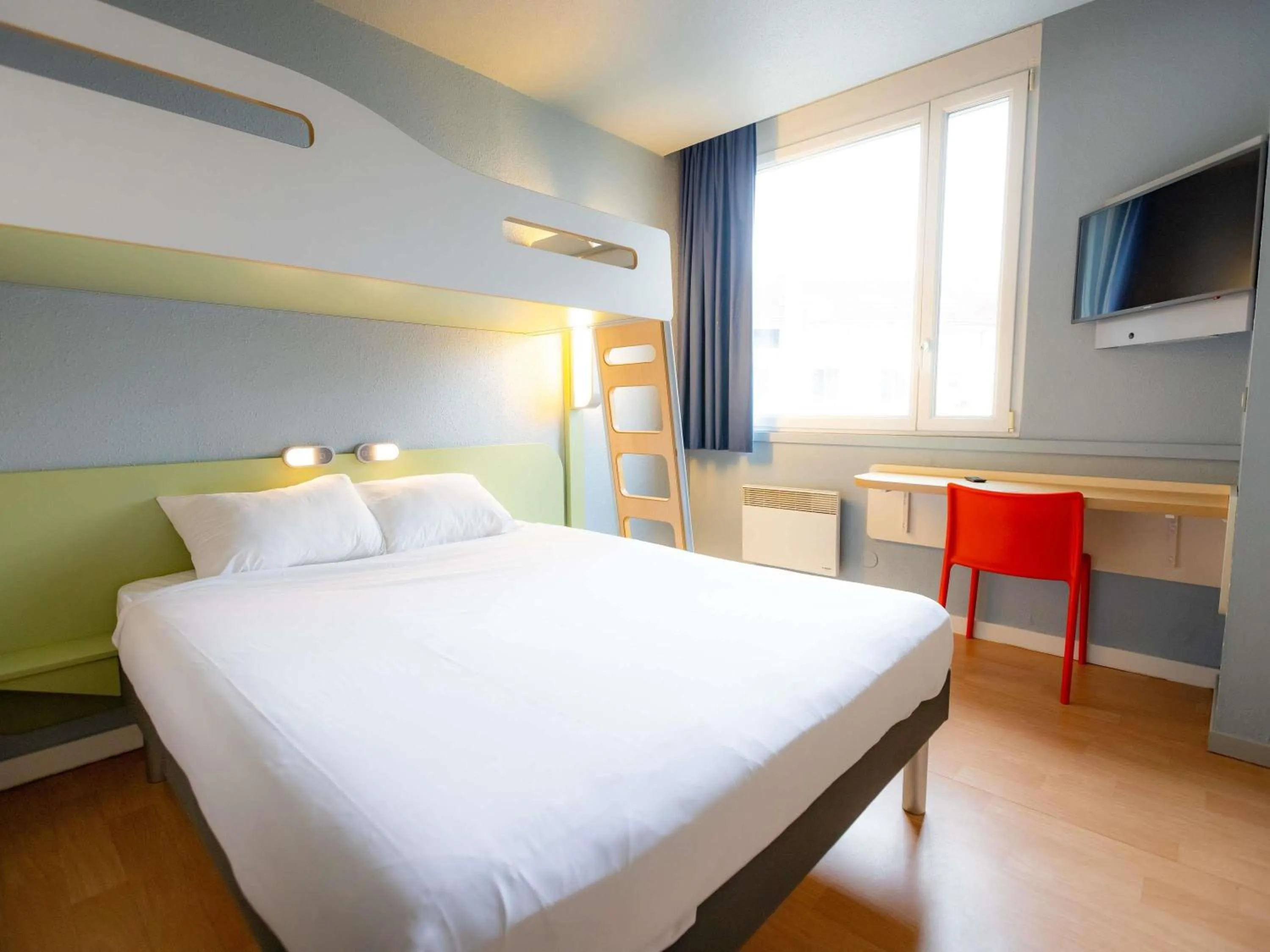Bedroom, Bed in ibis budget Besançon Centre Gare