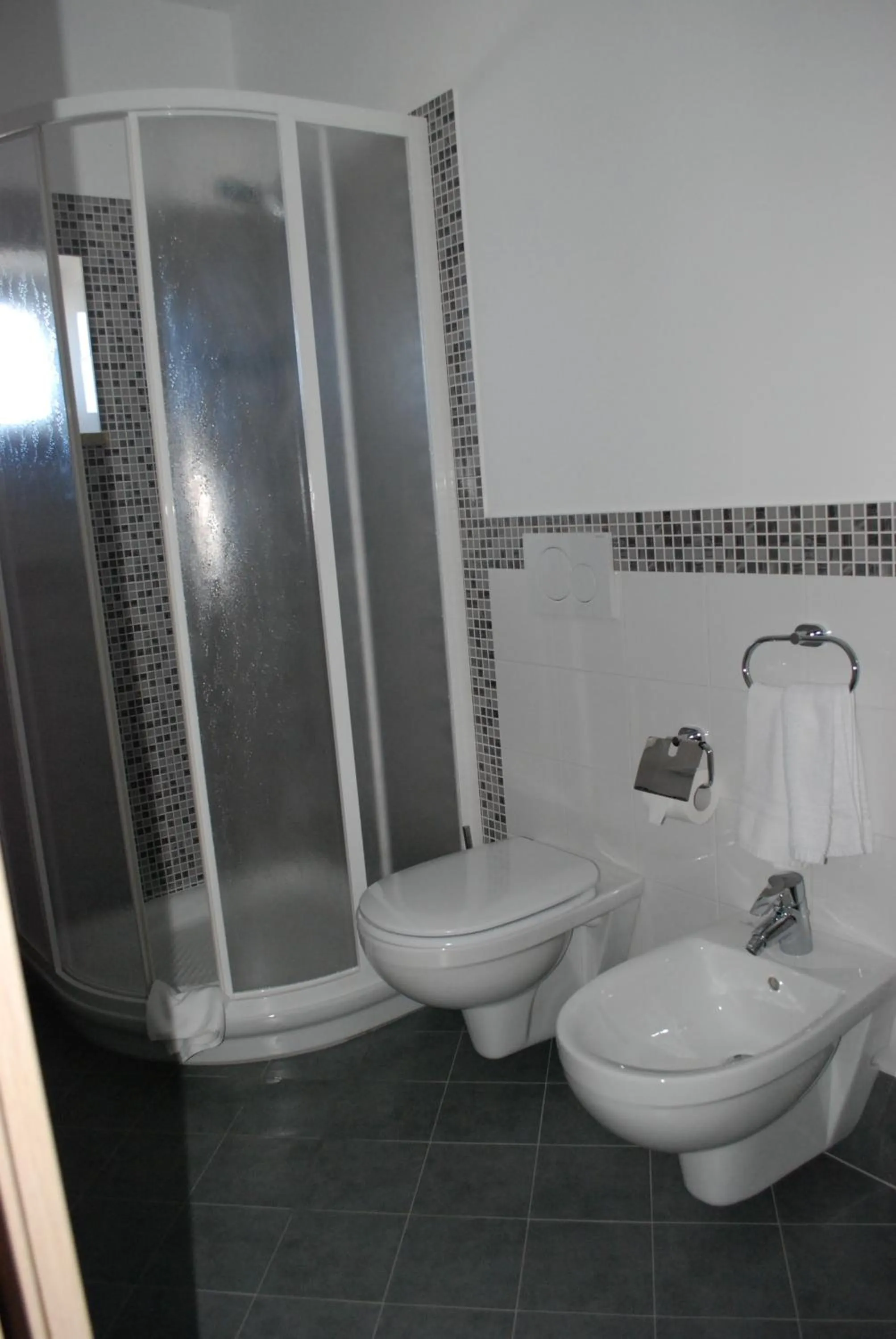 Shower in Maniel Beach Hotel