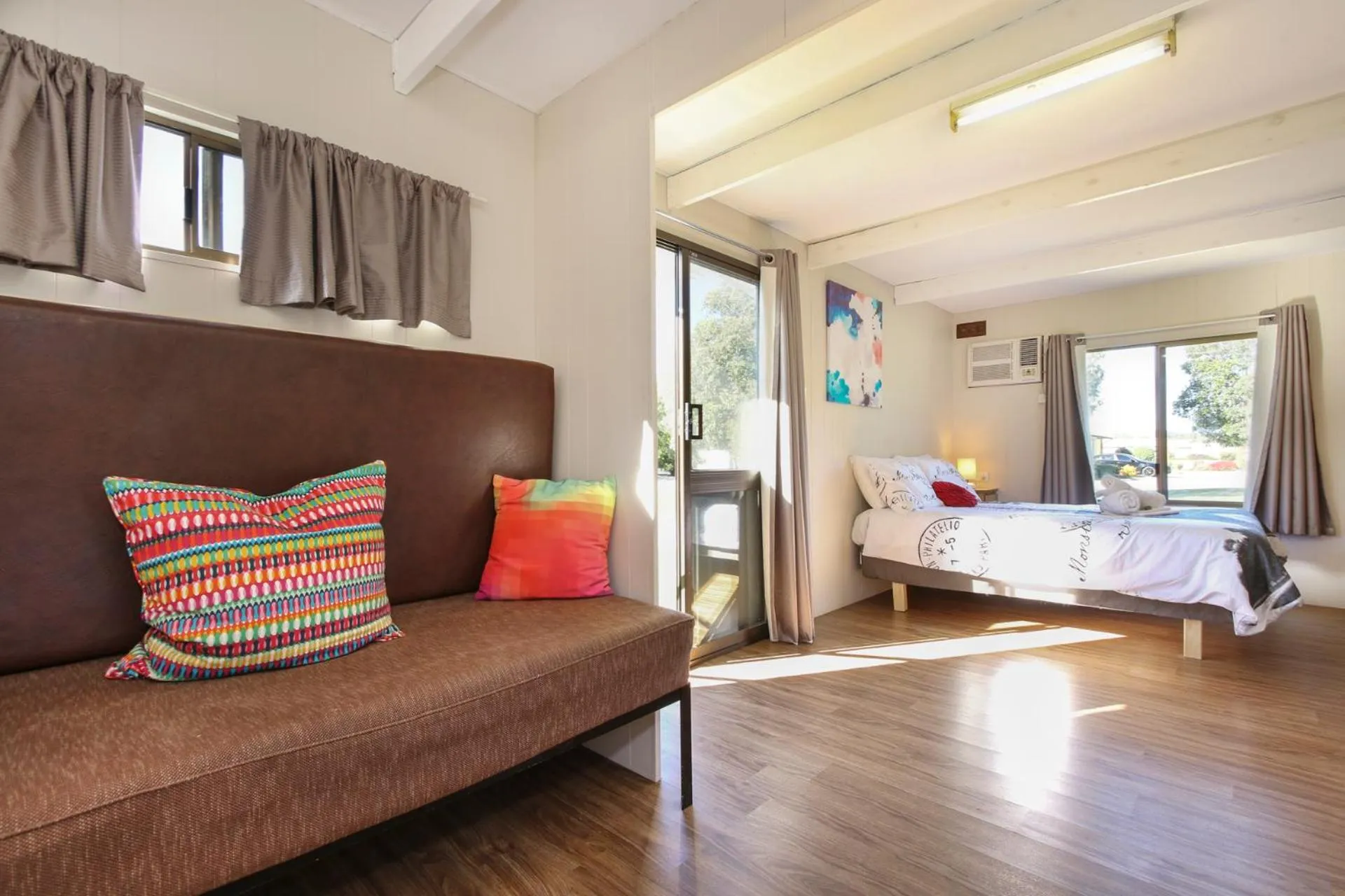 Living room, Bed in Tasman Holiday Parks - Serpentine Falls