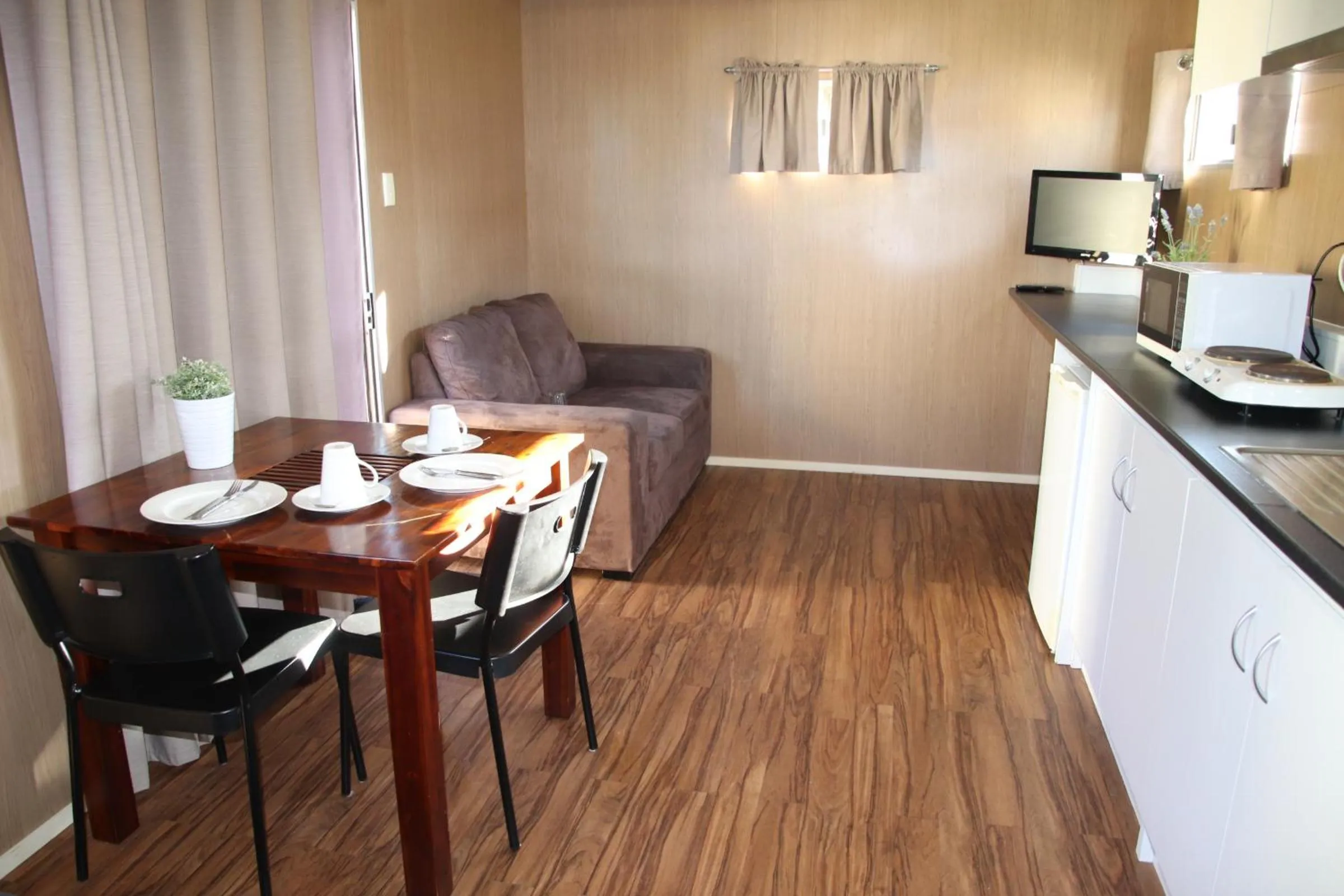 Kitchen or kitchenette in Tasman Holiday Parks - Serpentine Falls