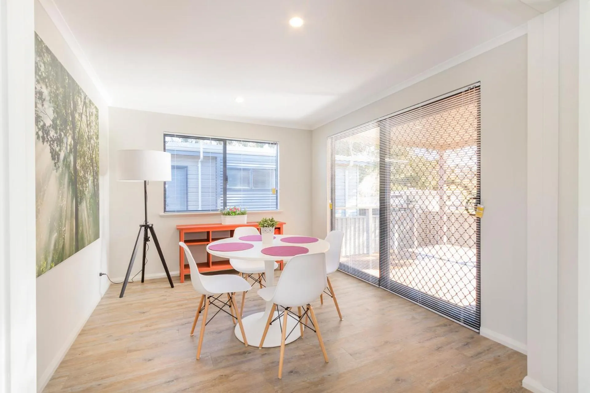 Living room, Bed in Tasman Holiday Parks - Serpentine Falls