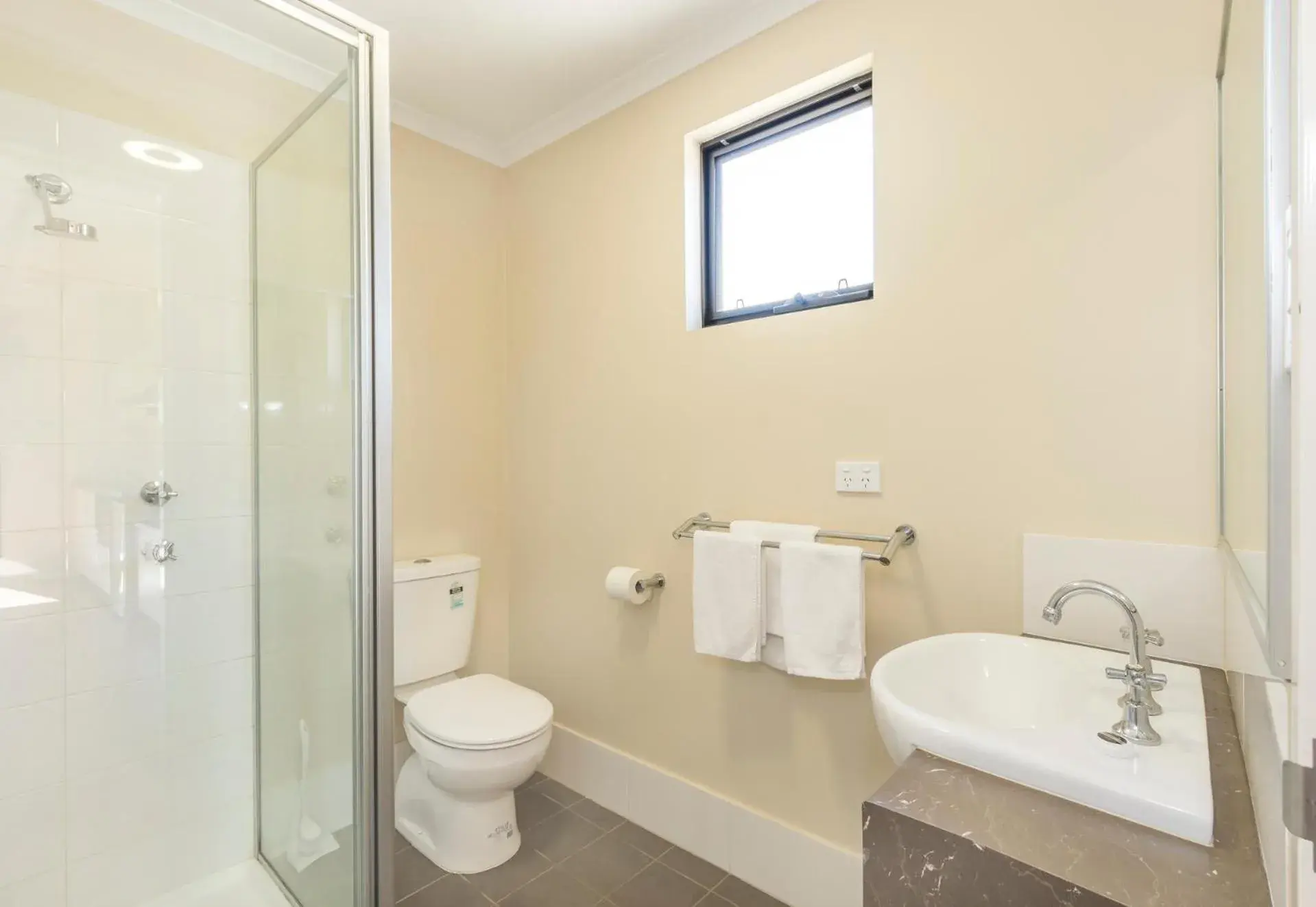 Superior Villa in Tasman Holiday Parks - Serpentine Falls Superior Villa in Tasman Holiday Parks - Serpentine Falls