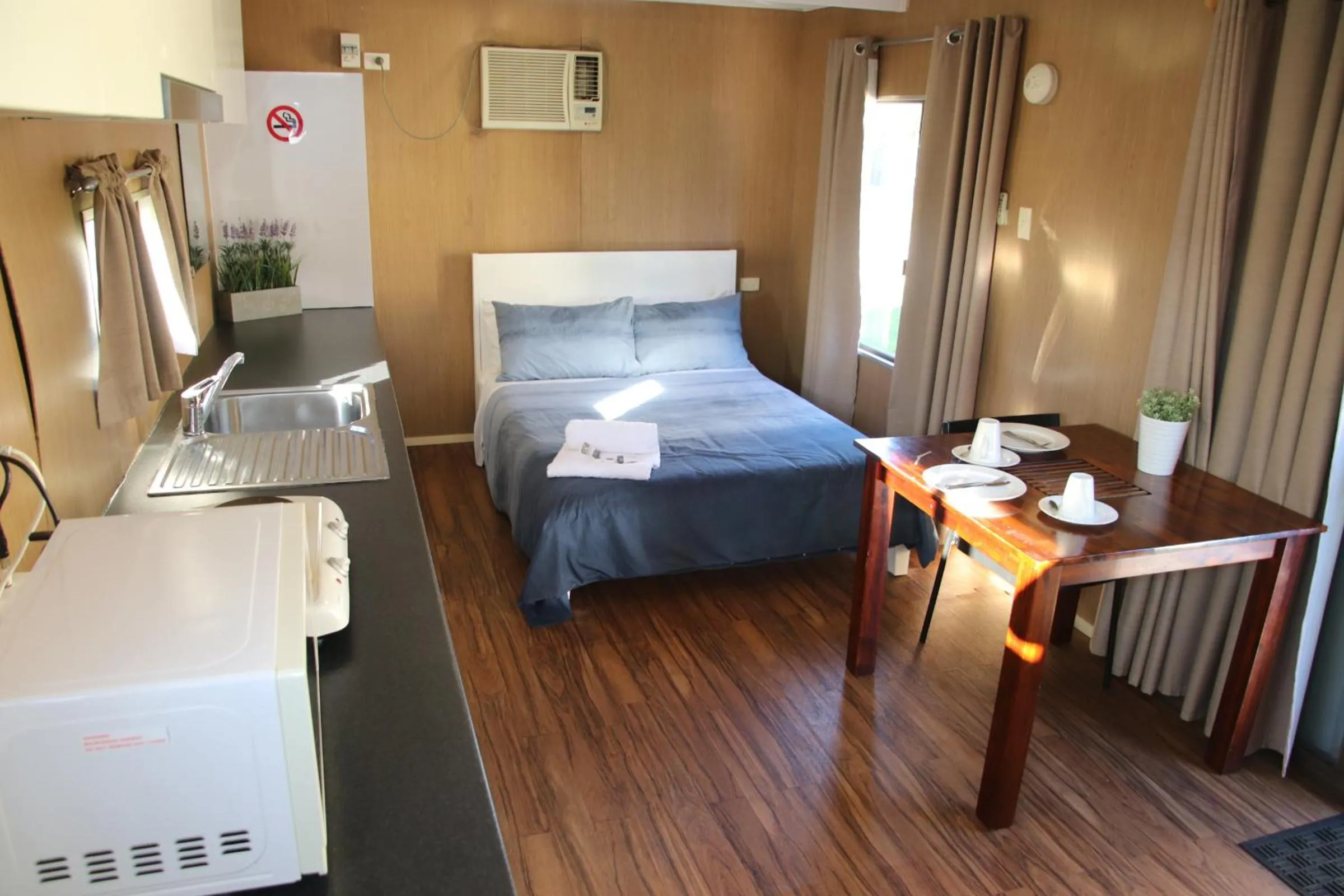 Bedroom, Bed in Tasman Holiday Parks - Serpentine Falls