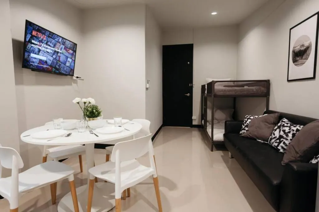 S3 Silom26 · S3 Silom central, large room, full kitchen, WIFI,