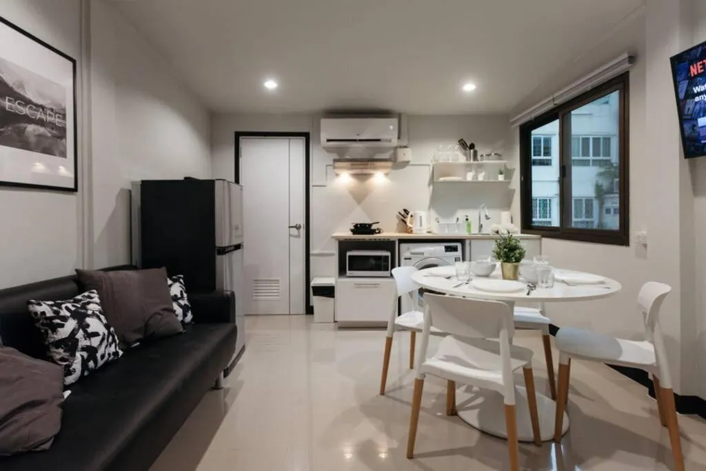 S3 Silom26 · S3 Silom central, large room, full kitchen, WIFI,