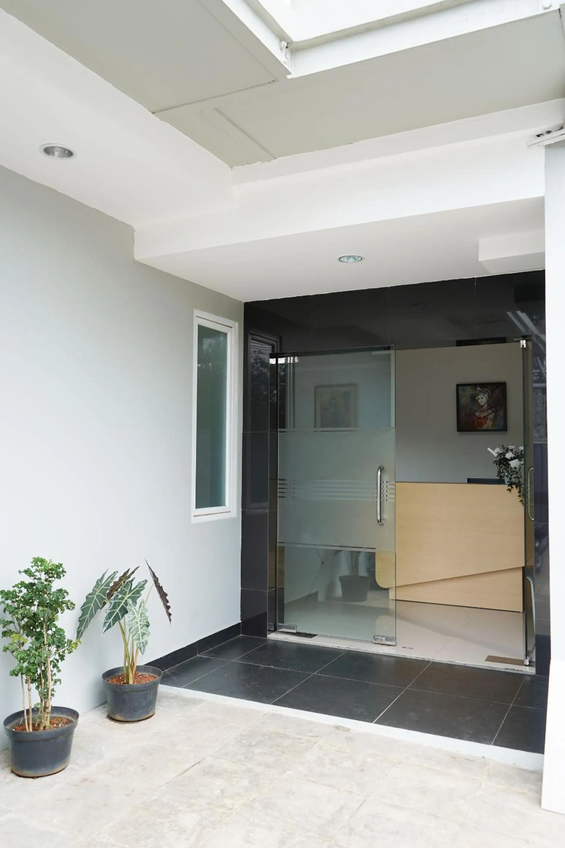 Facade/entrance in UROOMS Senayan