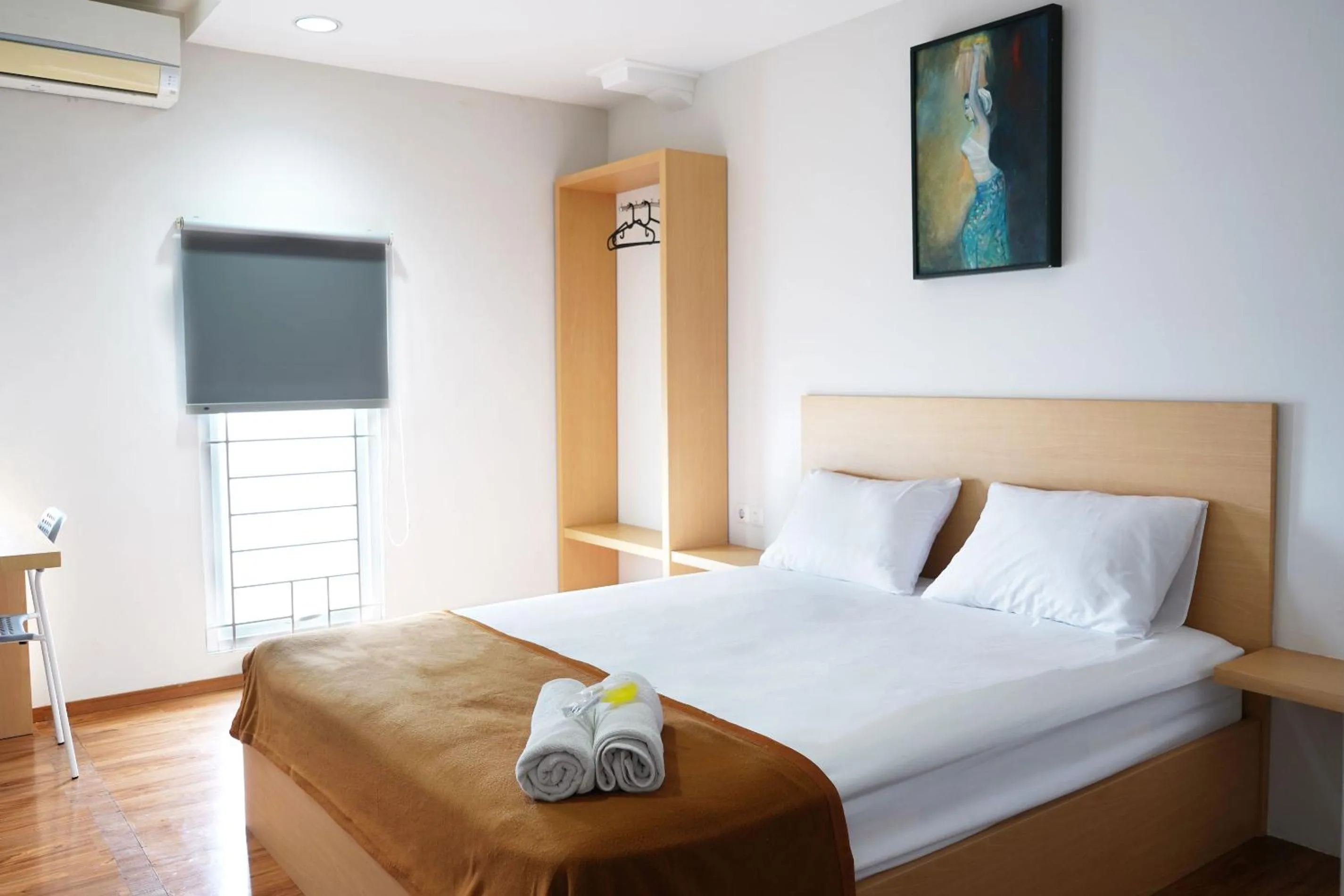 Bed in UROOMS Senayan