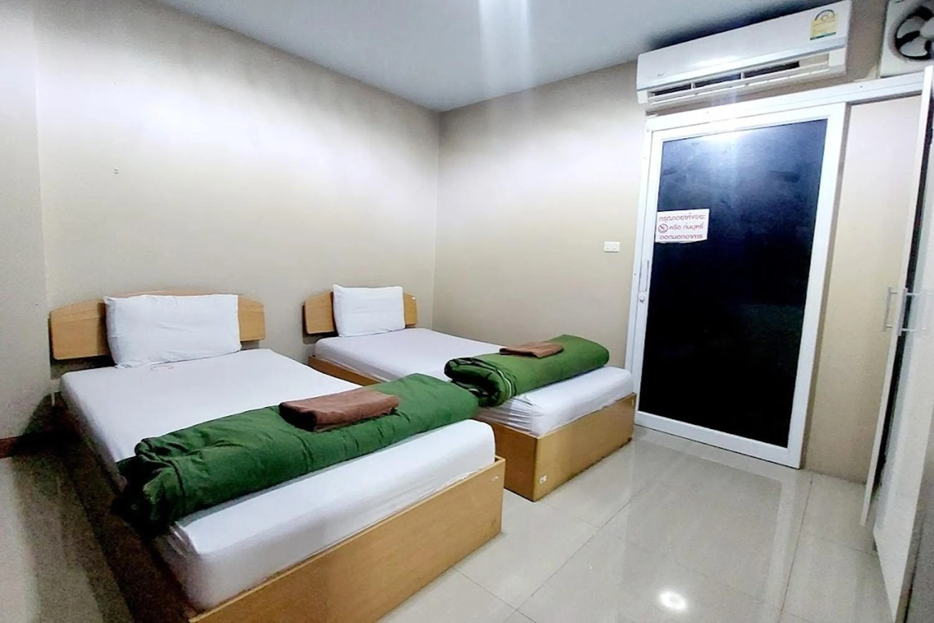 Bedroom, Bed in Chompoo Inn