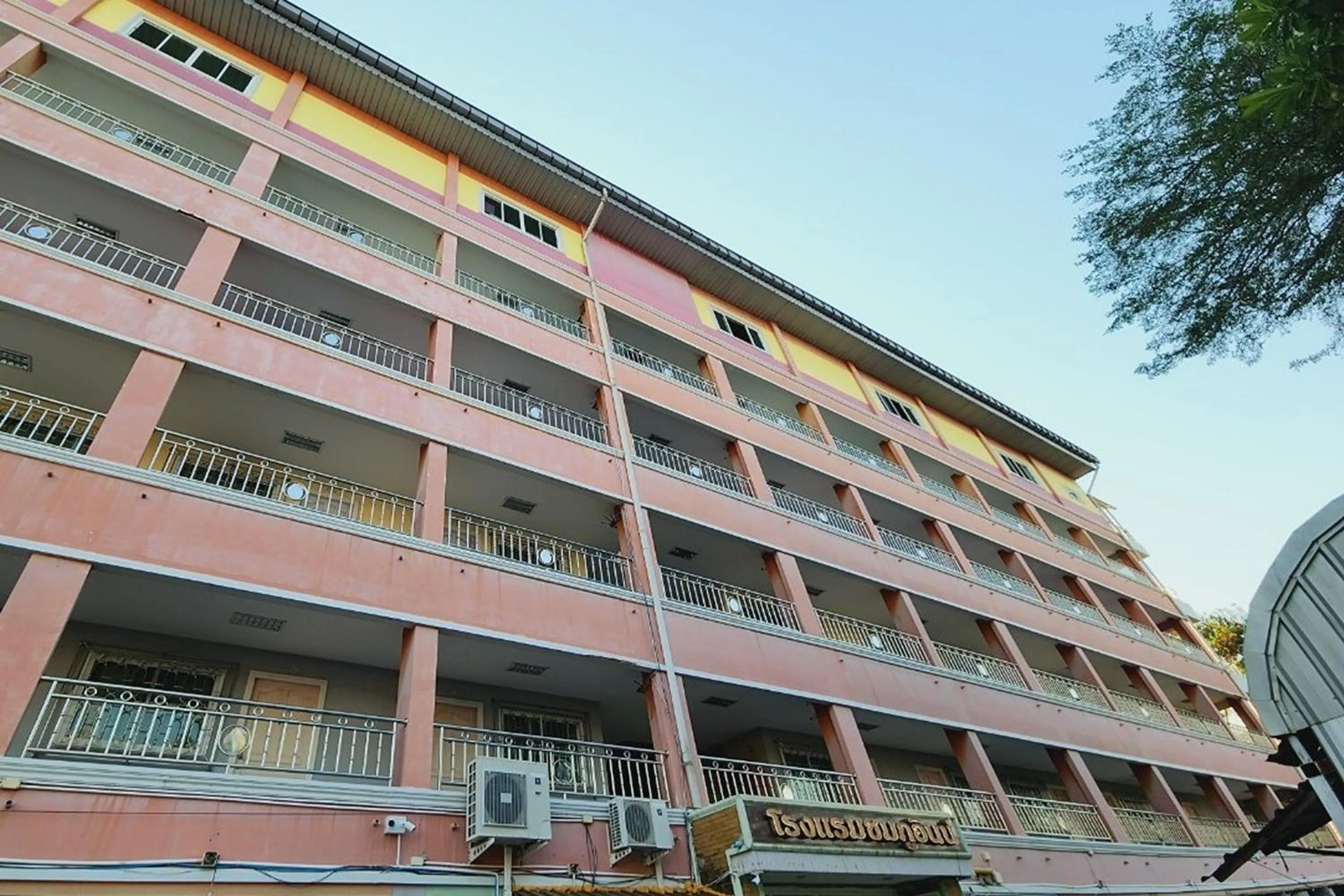 Property building in Chompoo Inn