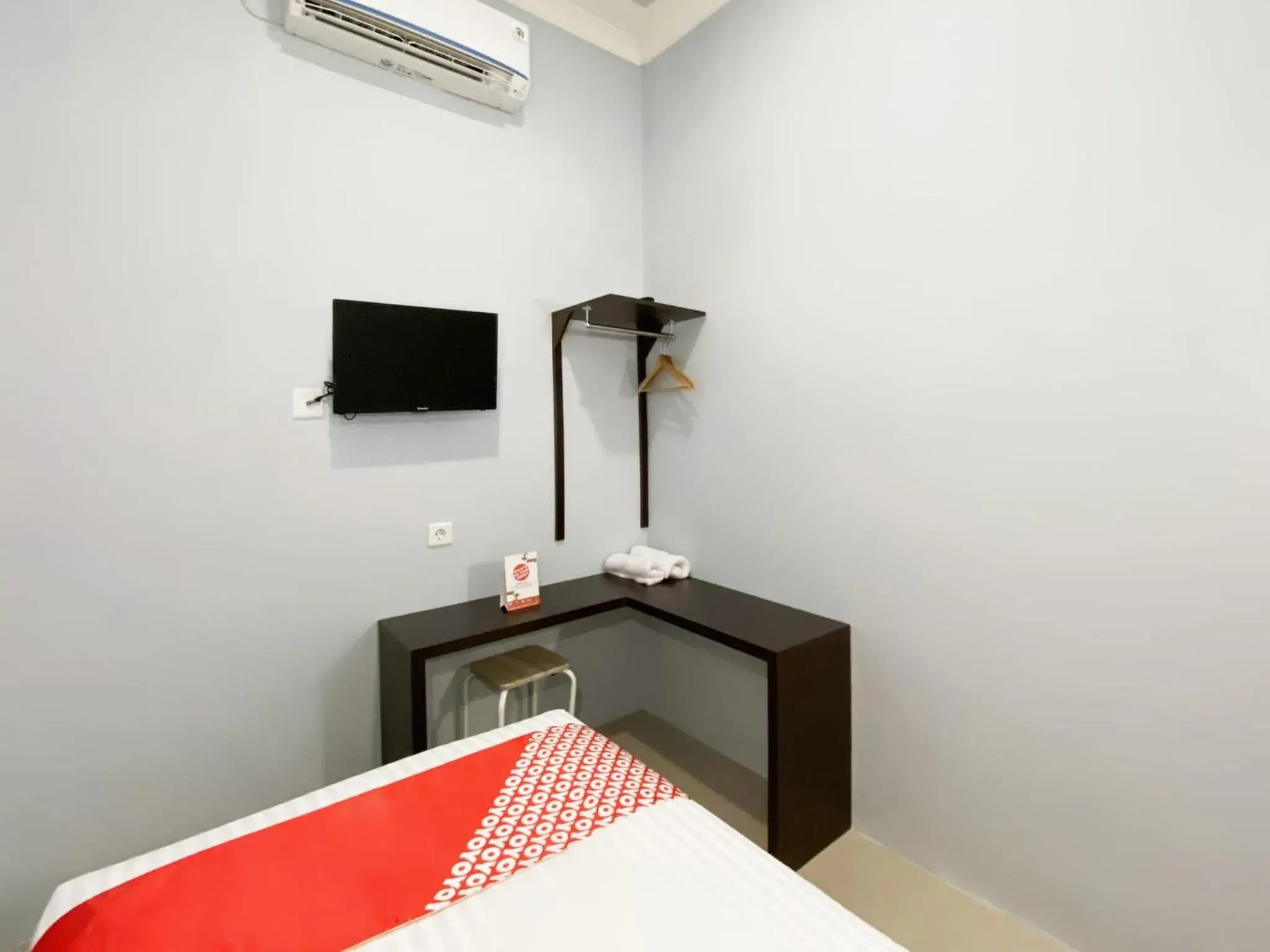 Bedroom in Hotel O Guesthouse Pagi Sore Syariah Bedroom in Hotel O Guesthouse Pagi Sore Syariah