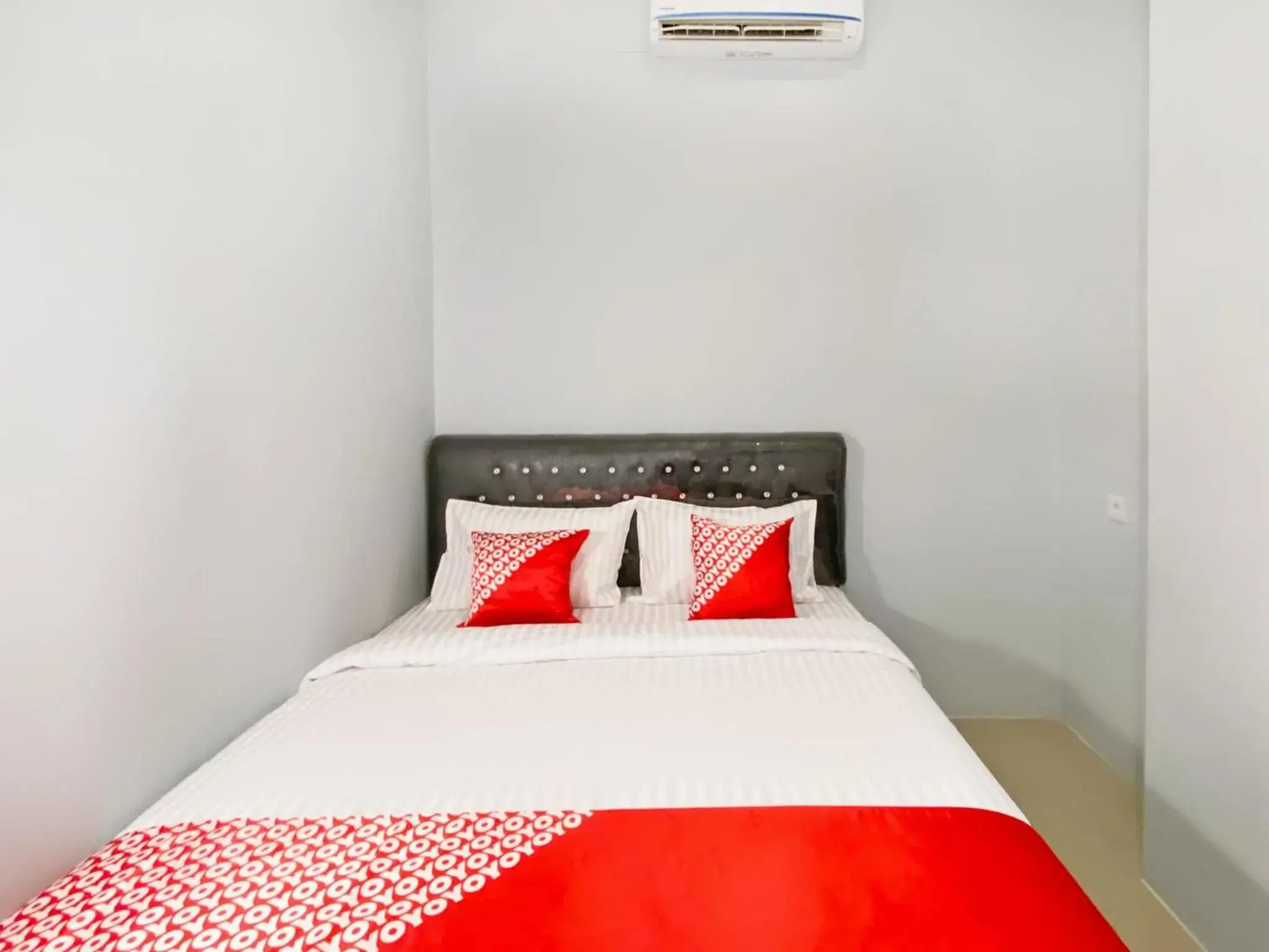 Standard Double Room in Hotel O Guesthouse Pagi Sore Syariah Standard Double Room in Hotel O Guesthouse Pagi Sore Syariah