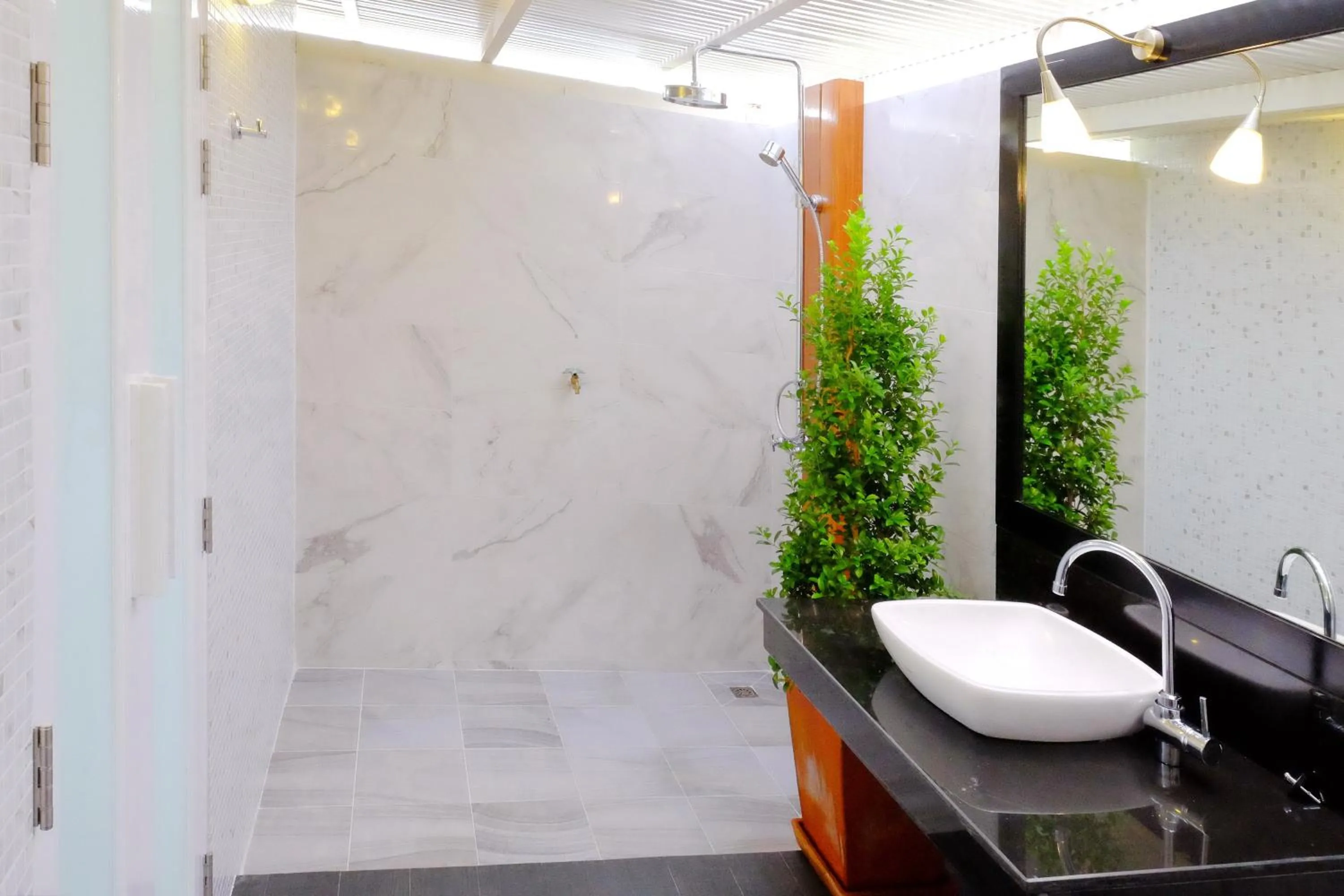 Shower in Shantaa Resort, Kohkood