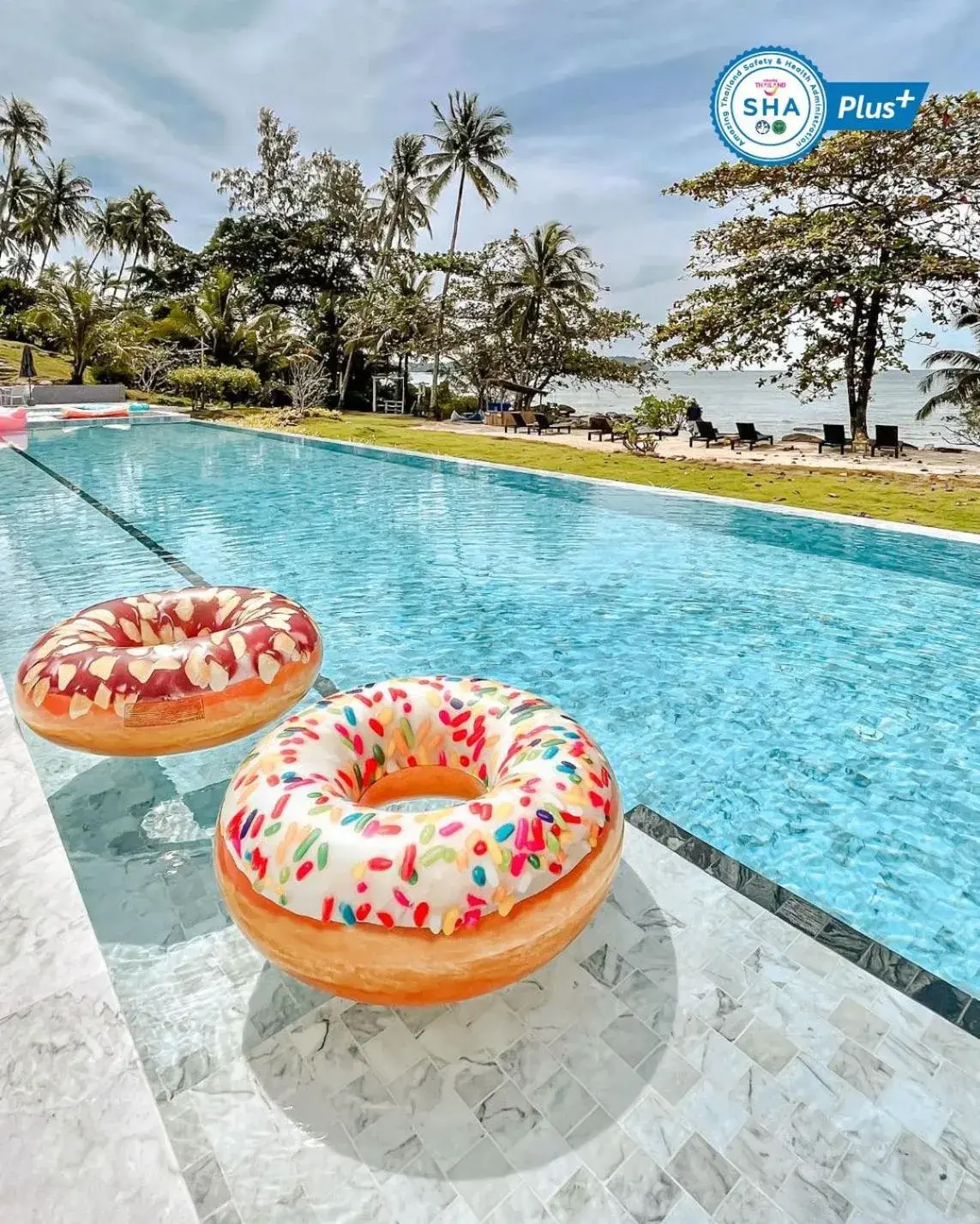 Swimming pool in Shantaa Resort, Kohkood Swimming pool in Shantaa Resort, Kohkood