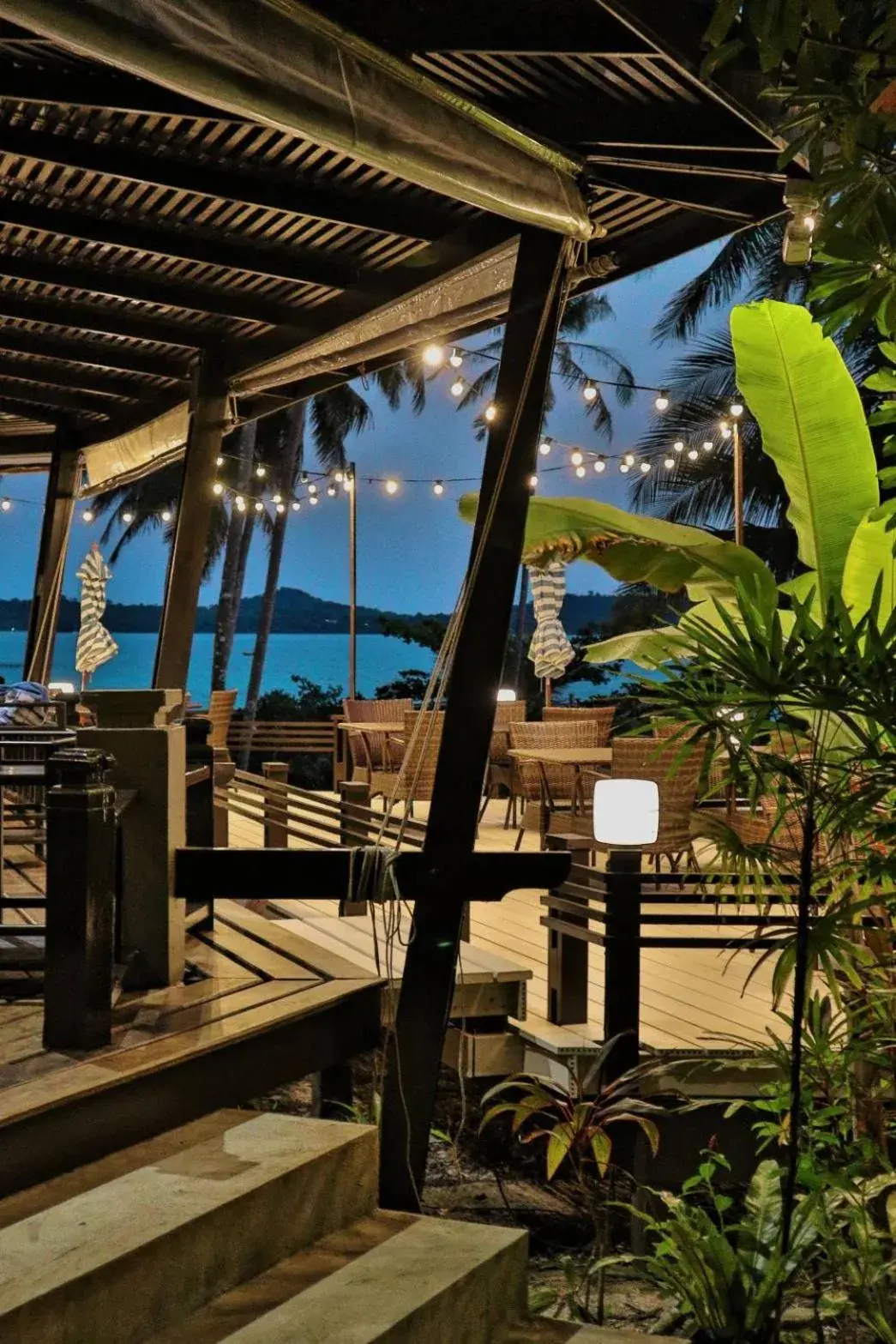 Restaurant/places to eat in Shantaa Resort, Kohkood Restaurant/places to eat in Shantaa Resort, Kohkood