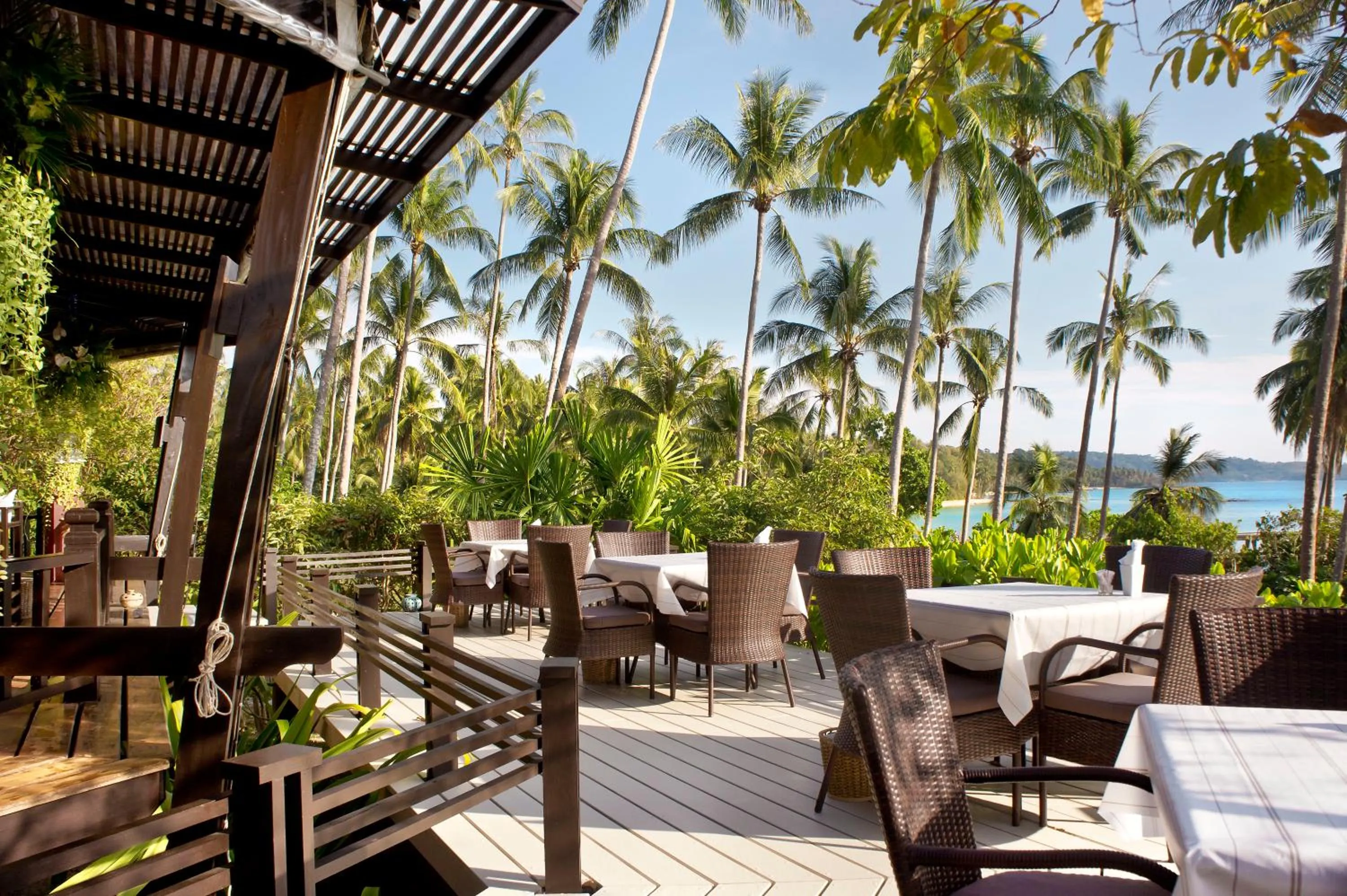 Restaurant/places to eat in Shantaa Resort, Kohkood