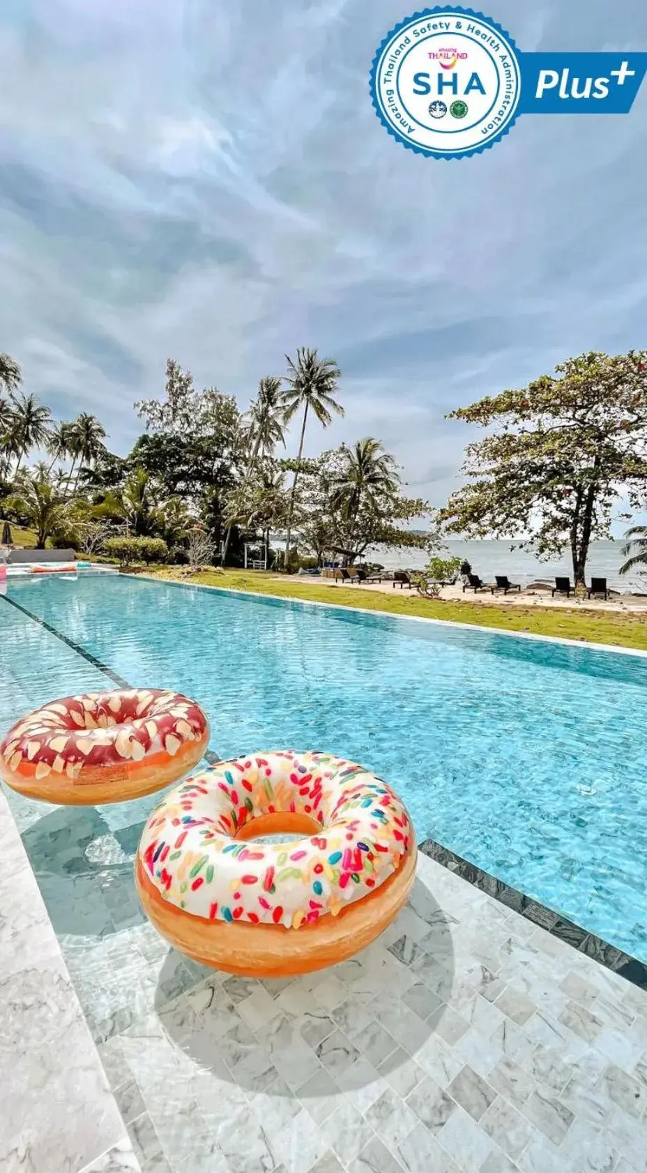 Swimming pool in Shantaa Resort, Kohkood Swimming pool in Shantaa Resort, Kohkood