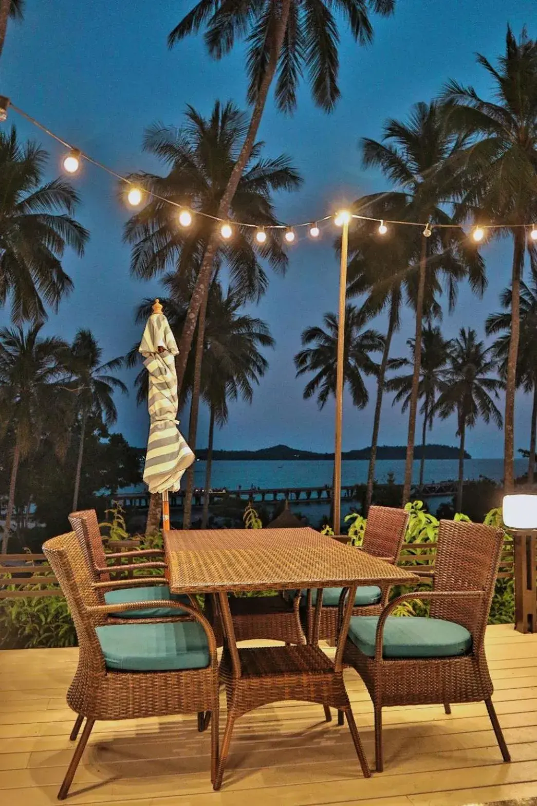 Restaurant/places to eat in Shantaa Resort, Kohkood Restaurant/places to eat in Shantaa Resort, Kohkood