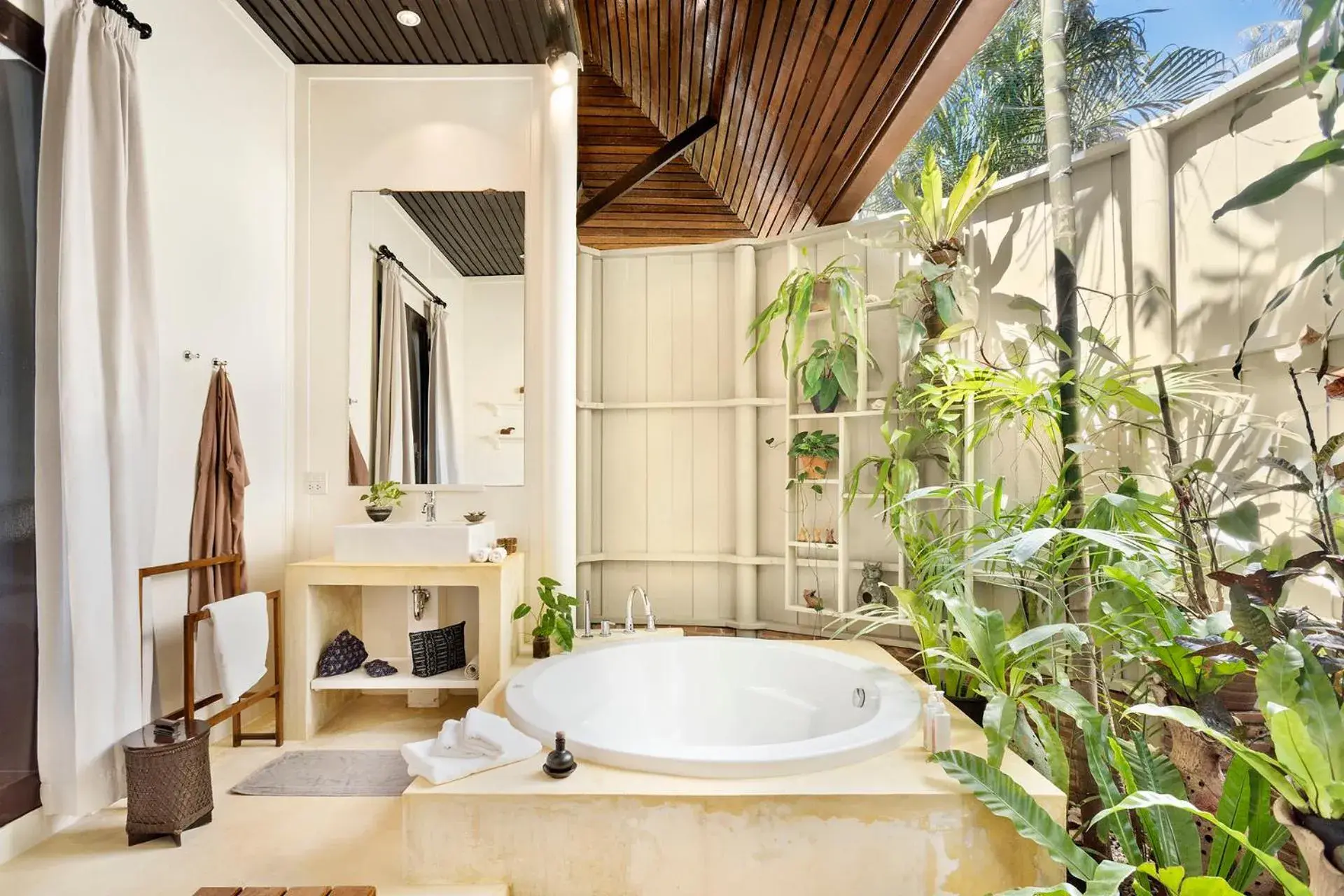 Bathroom in Shantaa Resort, Kohkood Bathroom in Shantaa Resort, Kohkood