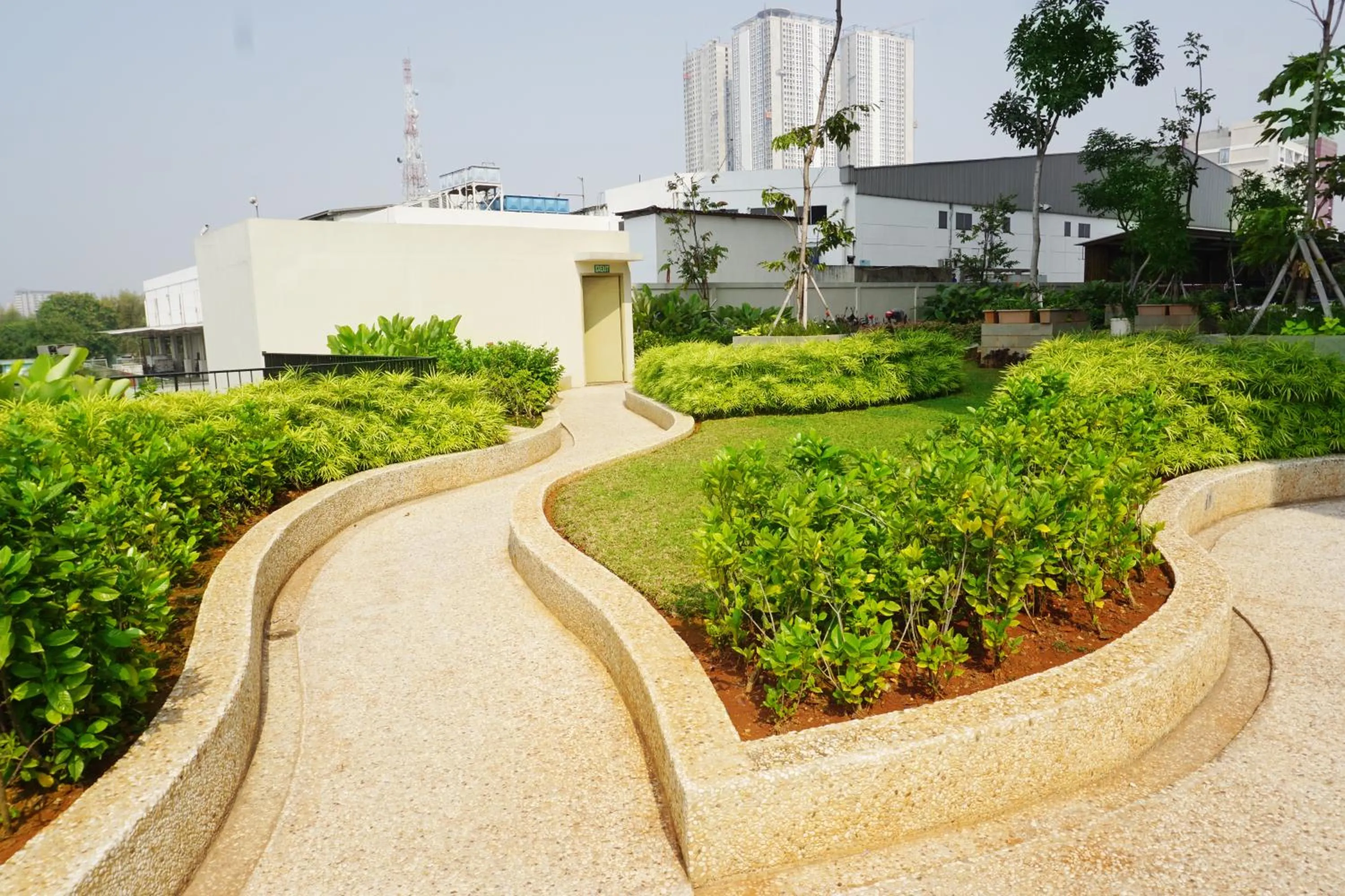 Garden in Azalea Suites Cikarang by Jayakarta Group