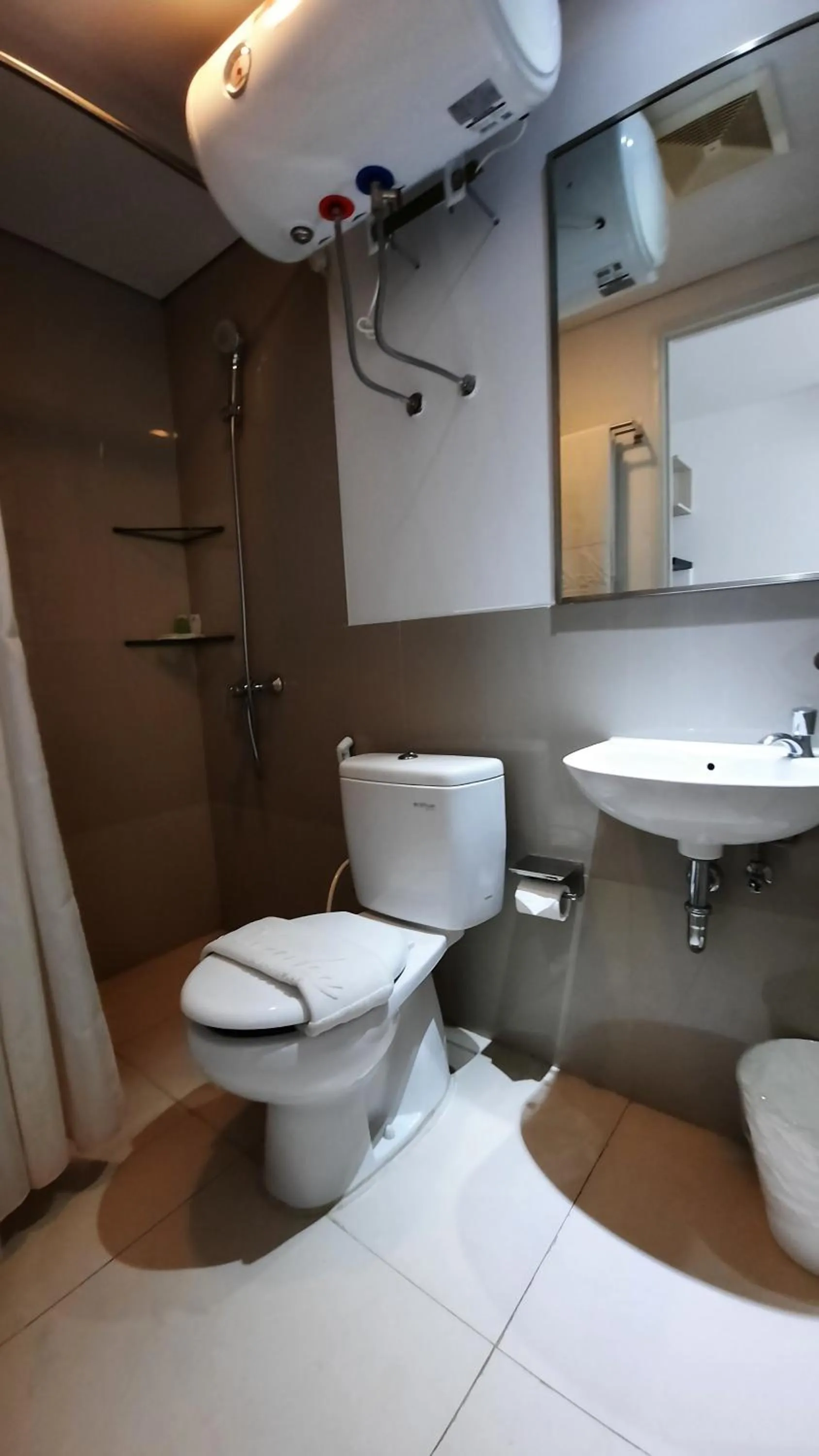 Bathroom in Azalea Suites Cikarang by Jayakarta Group