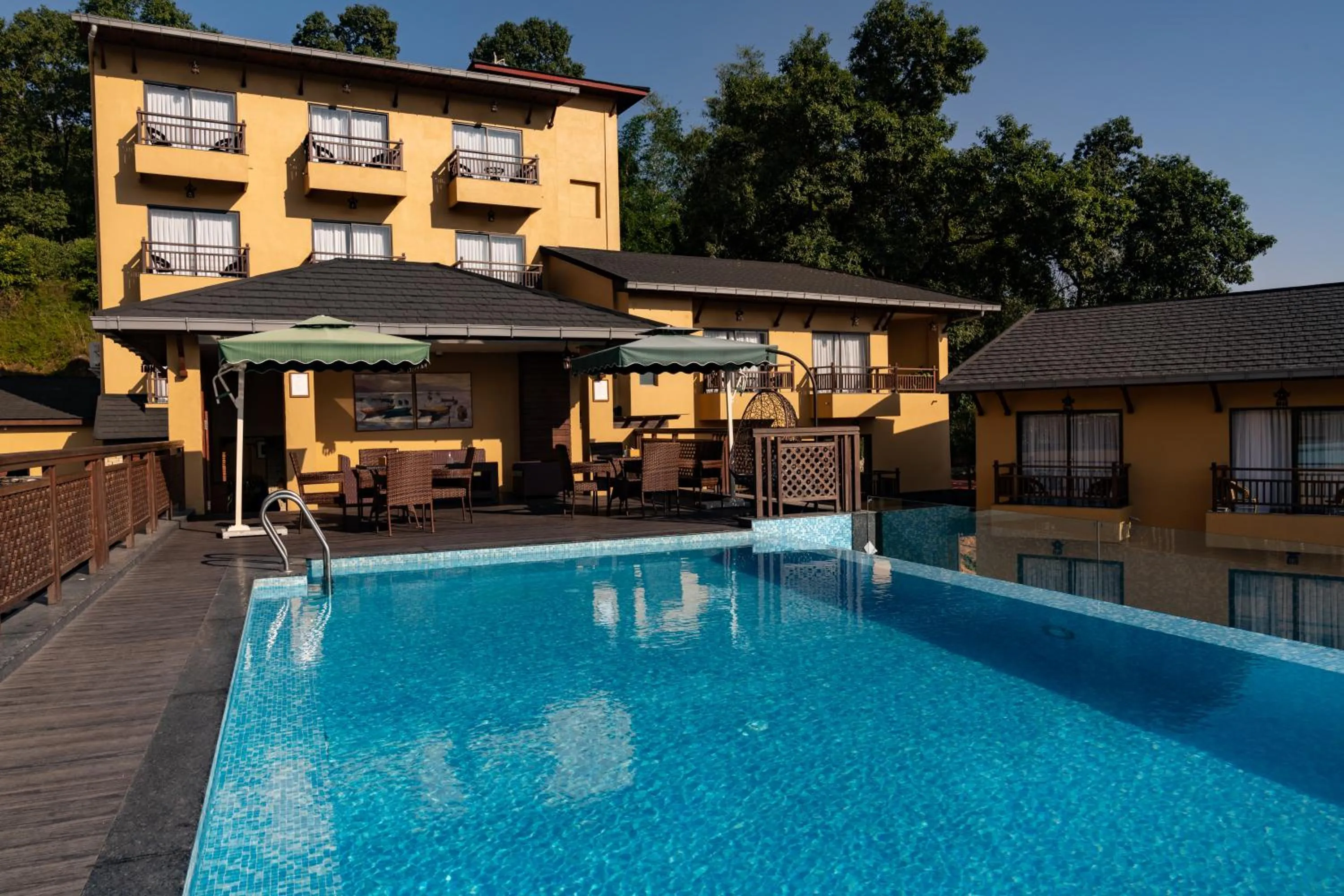 Swimming pool in Bar Peepal Resort