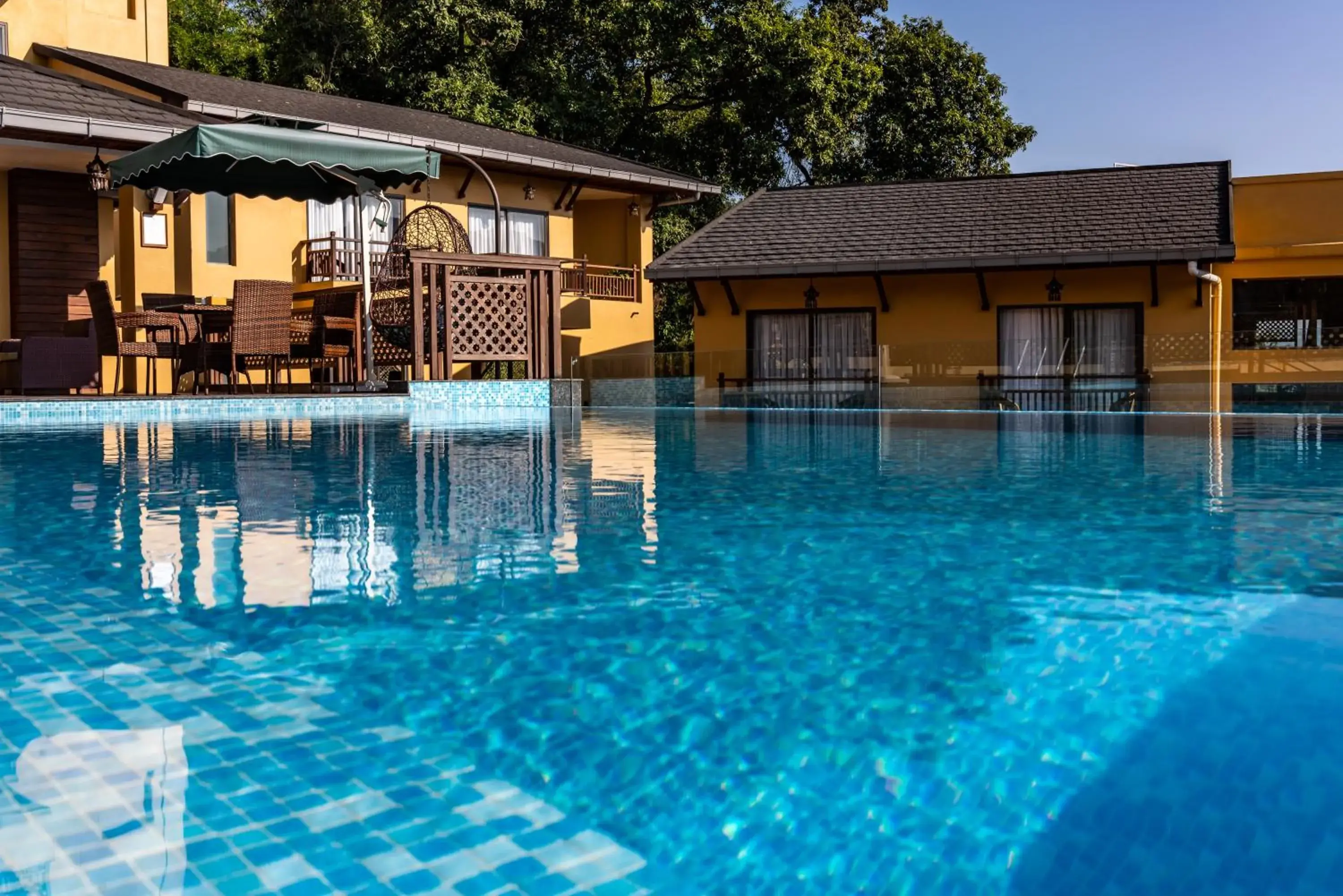 Swimming pool in Bar Peepal Resort Swimming pool in Bar Peepal Resort