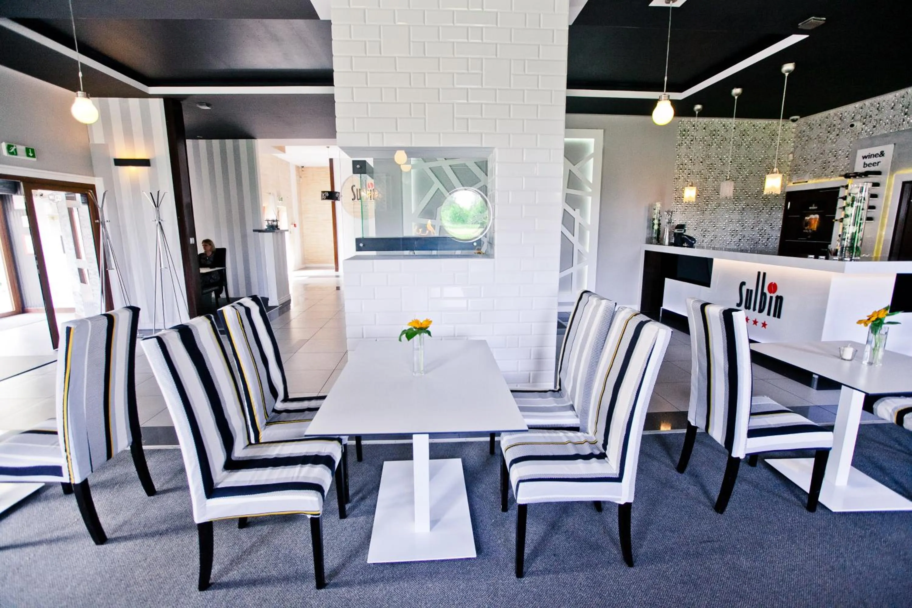 Restaurant/places to eat in Hotel Sulbin