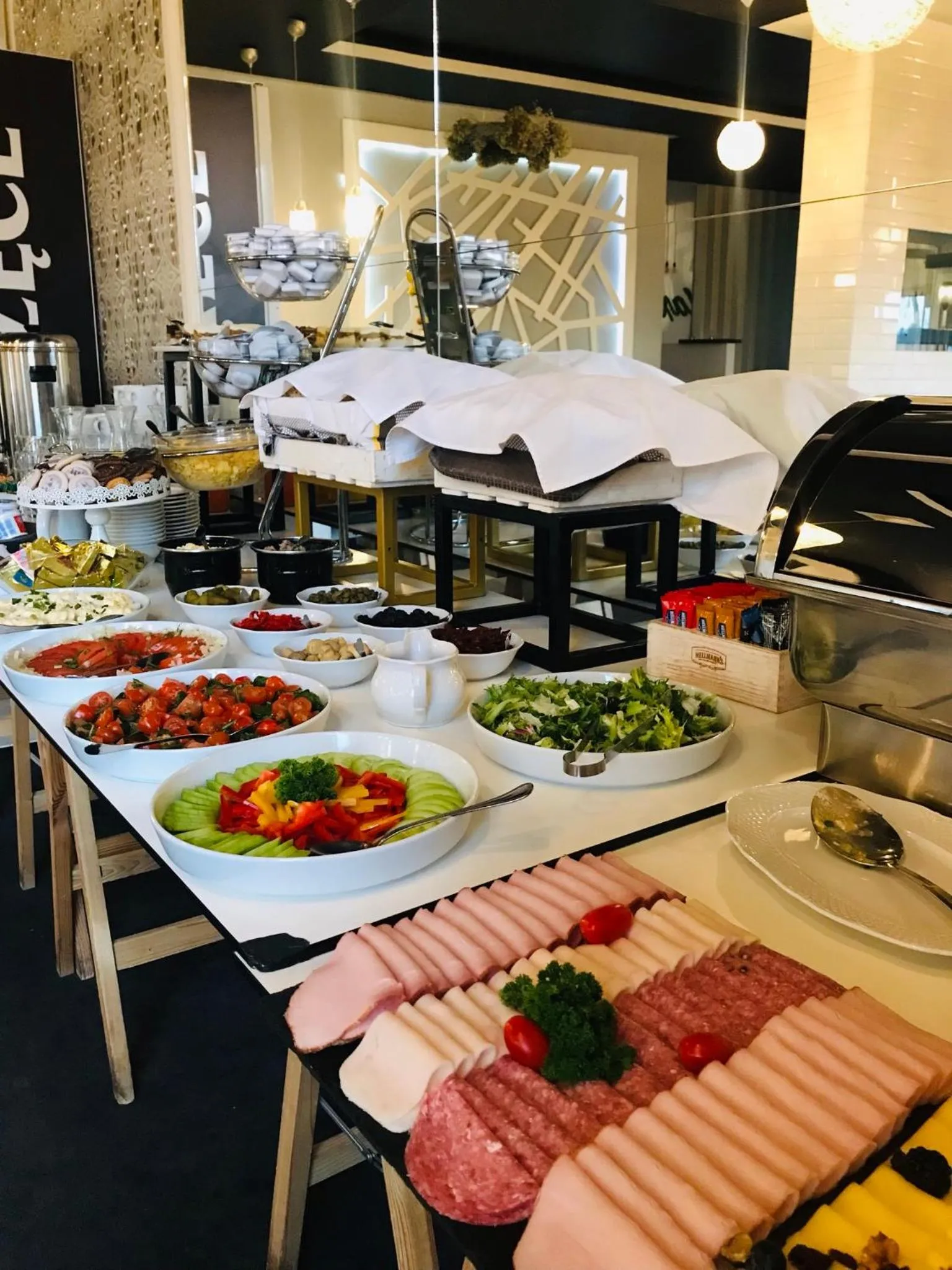 Restaurant/places to eat in Hotel Sulbin