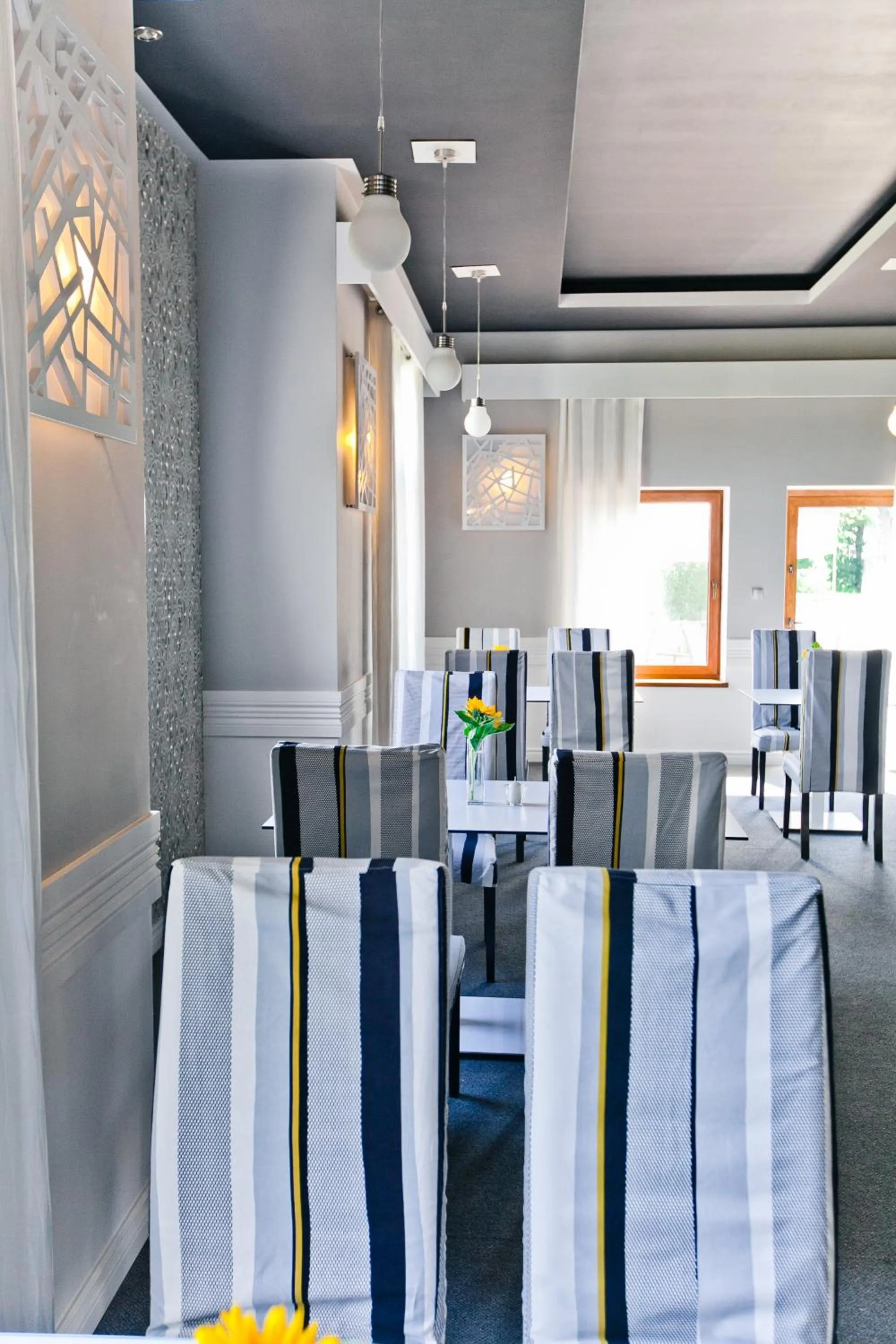 Restaurant/places to eat in Hotel Sulbin