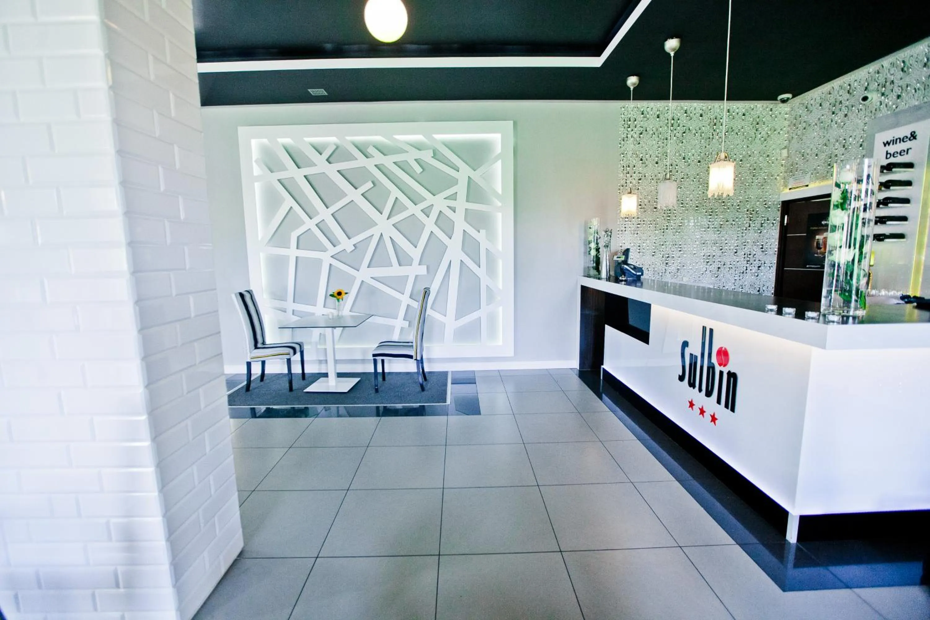 Restaurant/places to eat in Hotel Sulbin