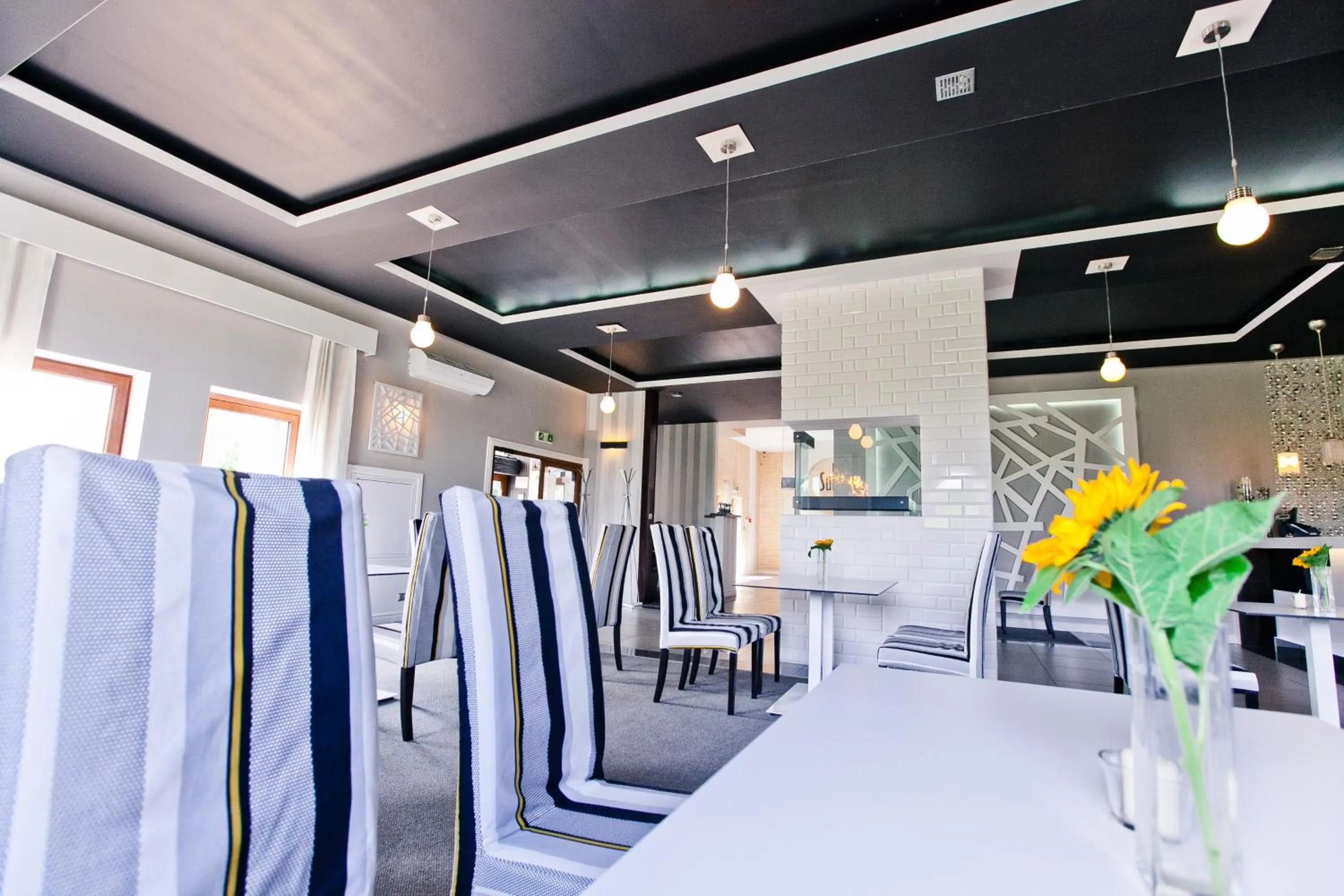 Restaurant/places to eat in Hotel Sulbin