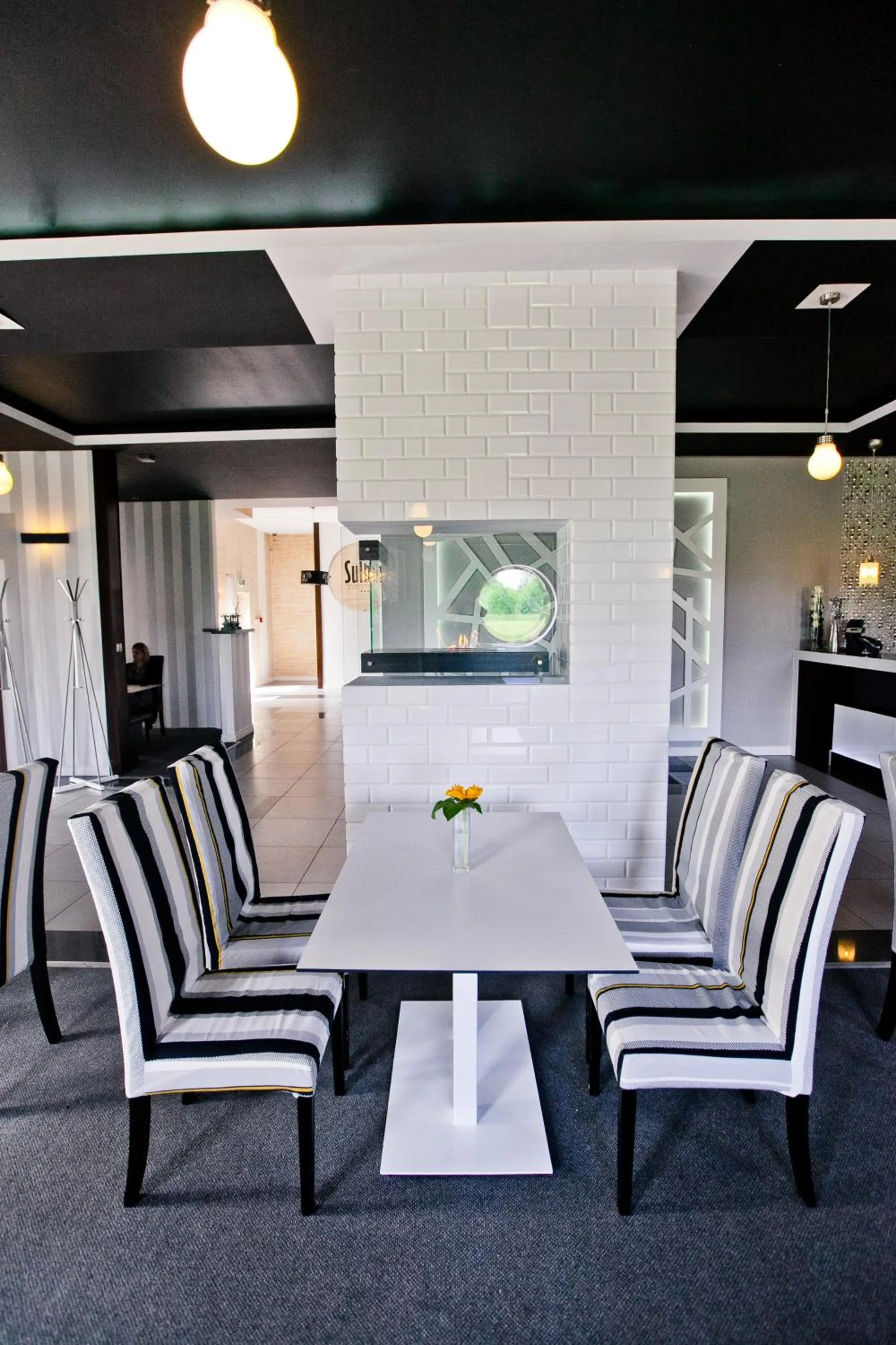 Restaurant/places to eat in Hotel Sulbin