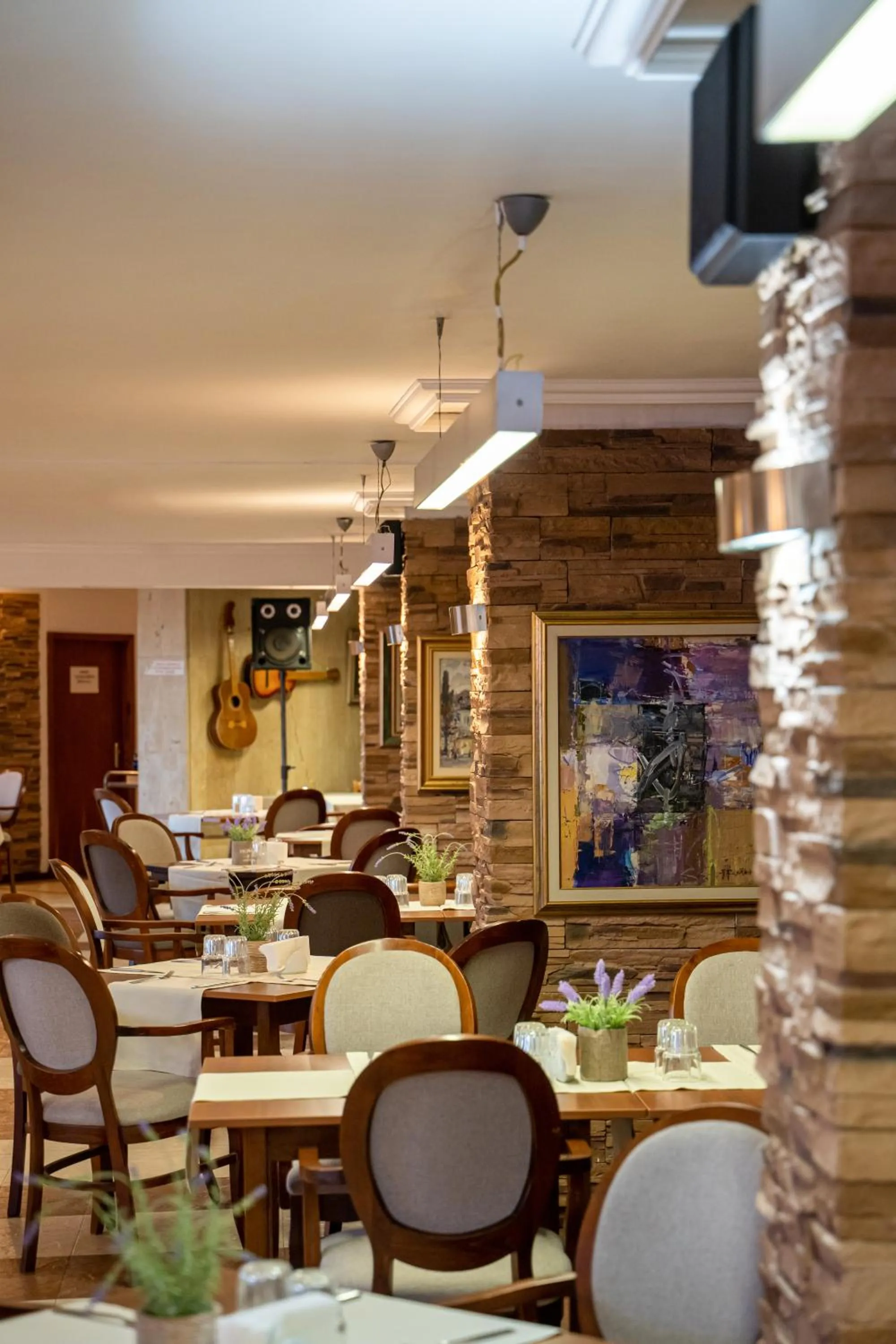 Restaurant/places to eat in Hissar Spa Hotel