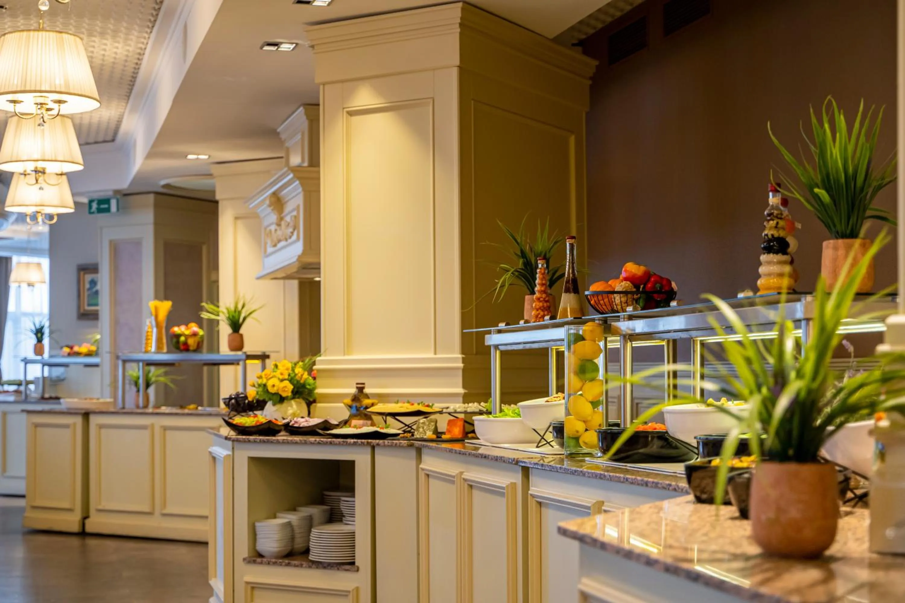 Restaurant/places to eat in Hissar Spa Hotel