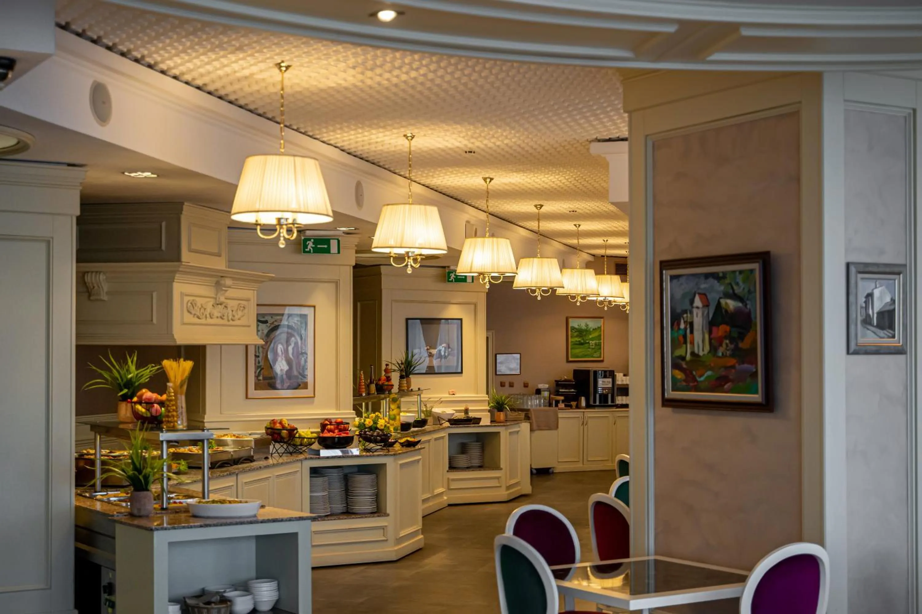 Restaurant/places to eat in Hissar Spa Hotel