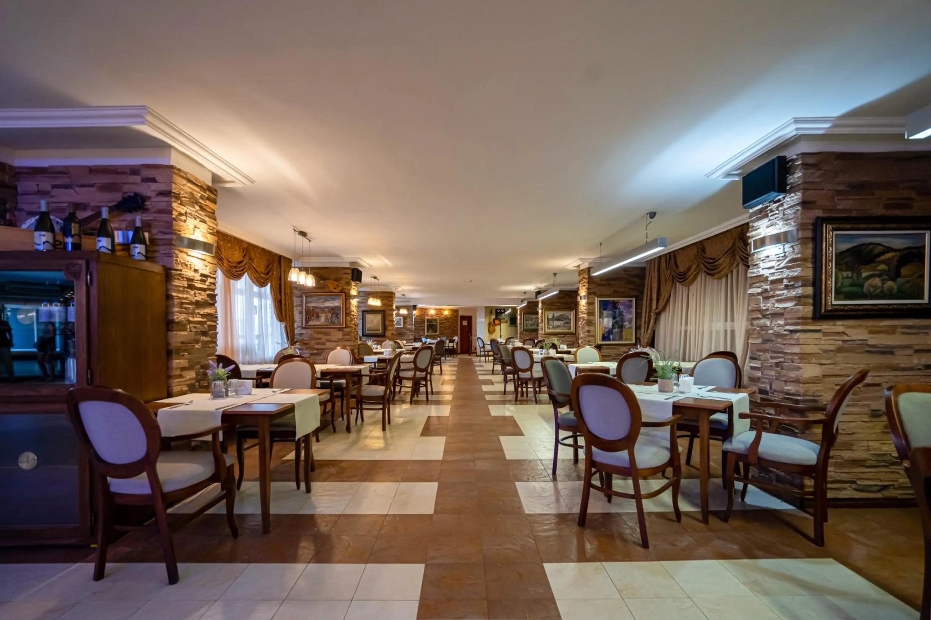 Restaurant/places to eat in Hissar Spa Hotel