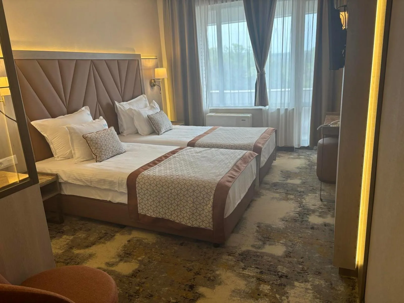 Photo of the whole room, Bed in Hissar Spa Hotel