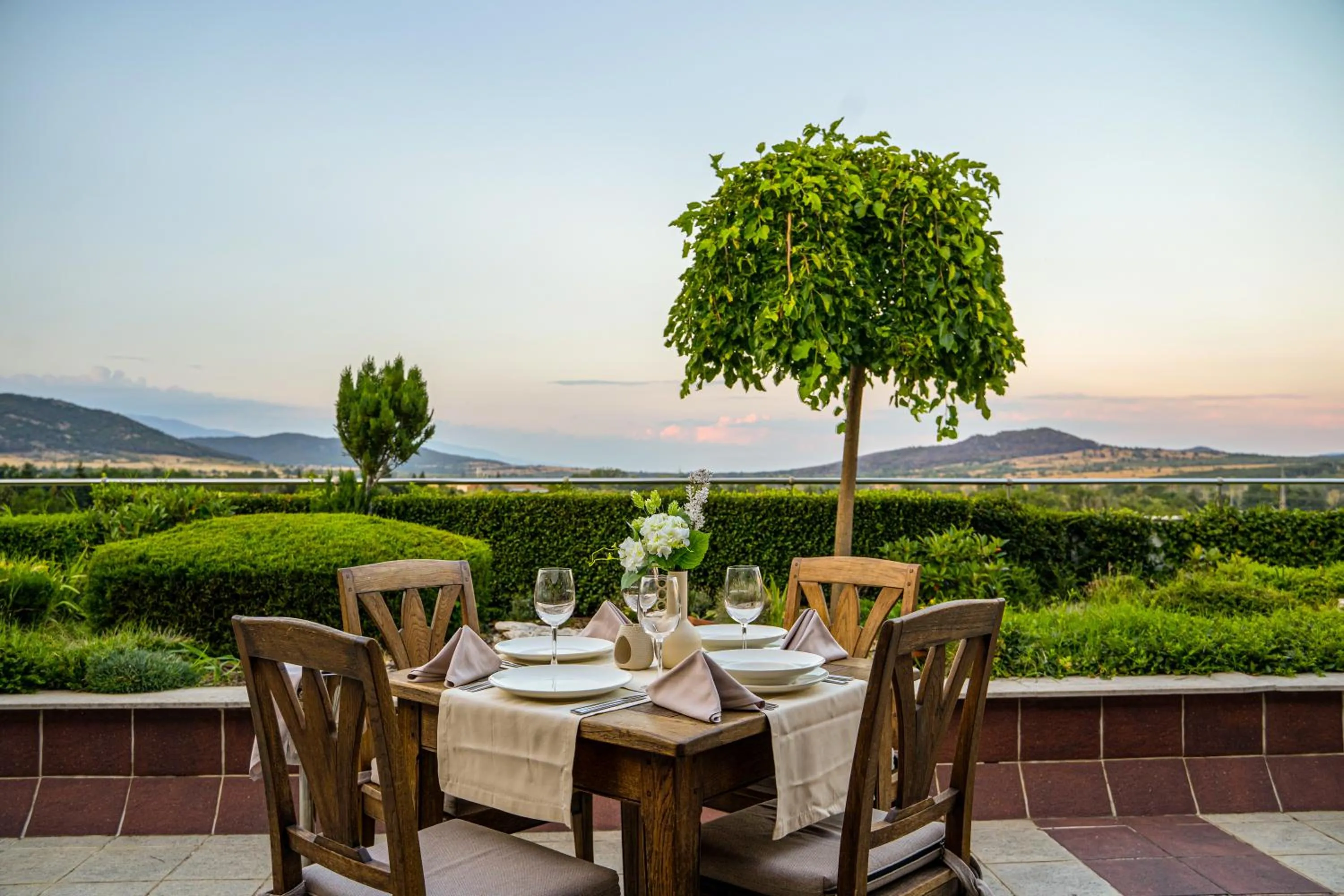 Restaurant/places to eat in Hissar Spa Hotel