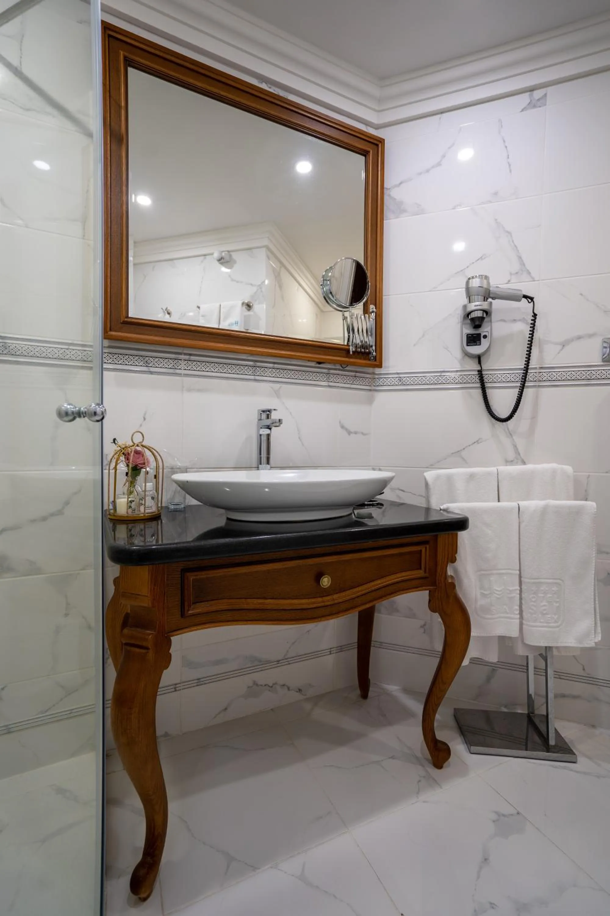 Bathroom in Hissar Spa Hotel