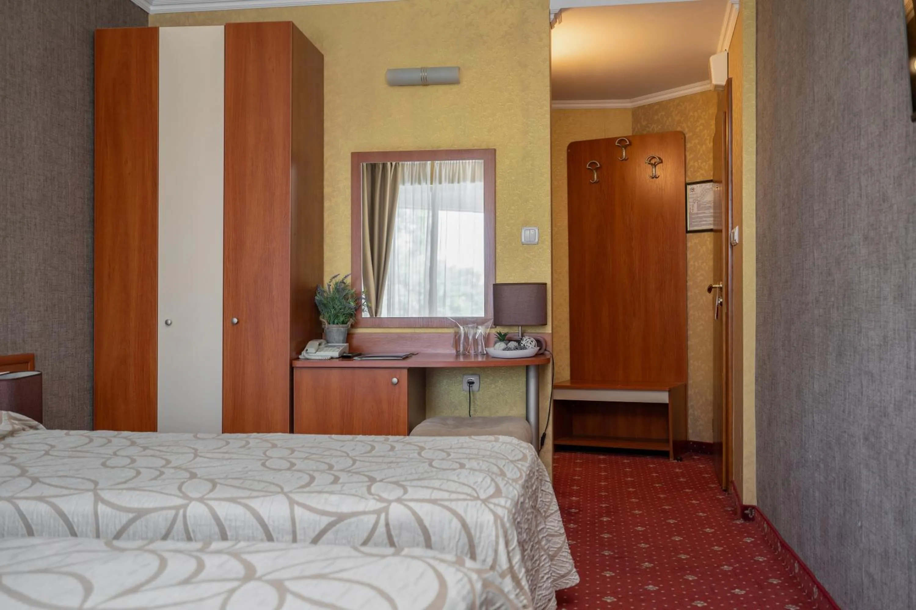 Photo of the whole room, Bed in Hissar Spa Hotel