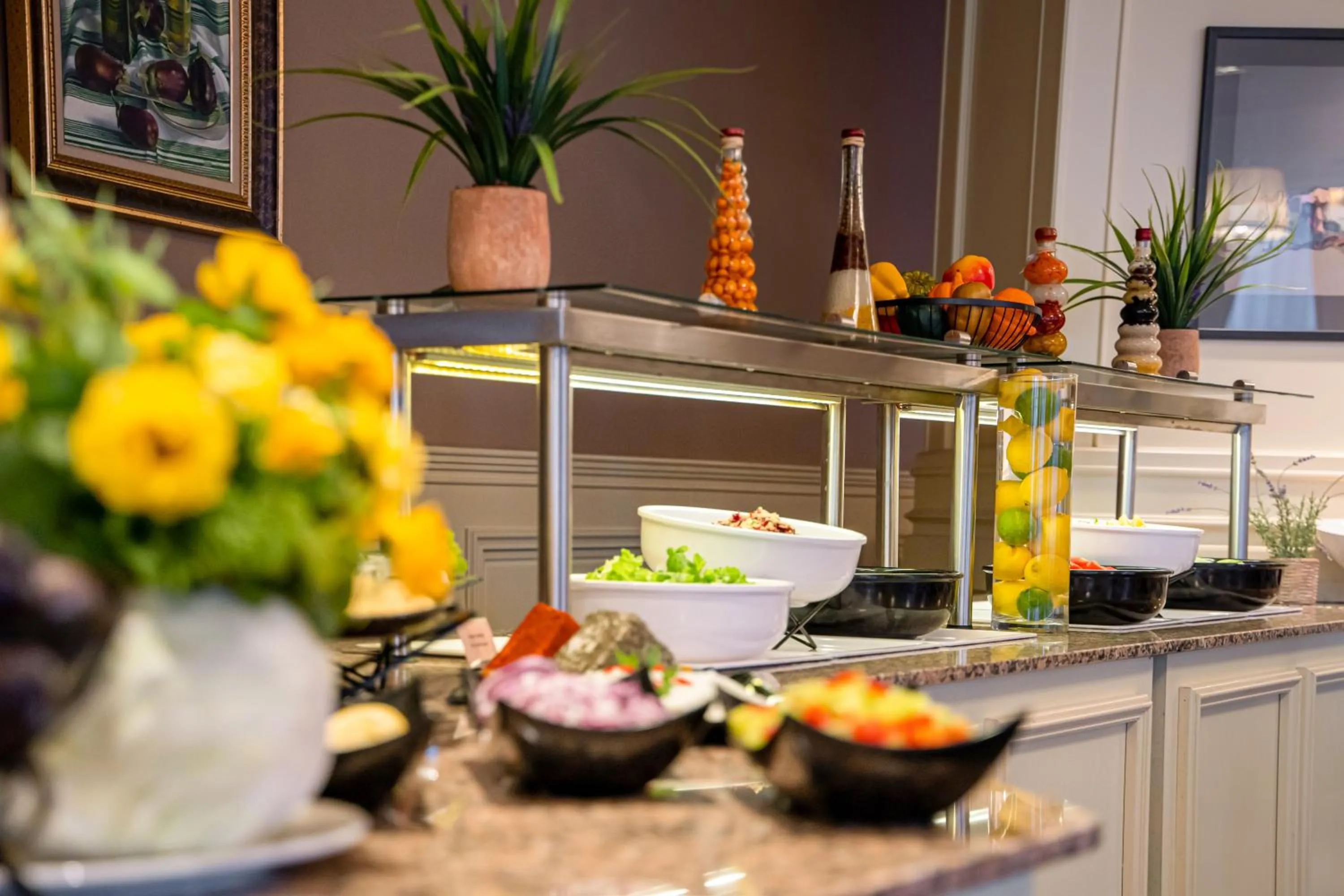 Restaurant/places to eat in Hissar Spa Hotel