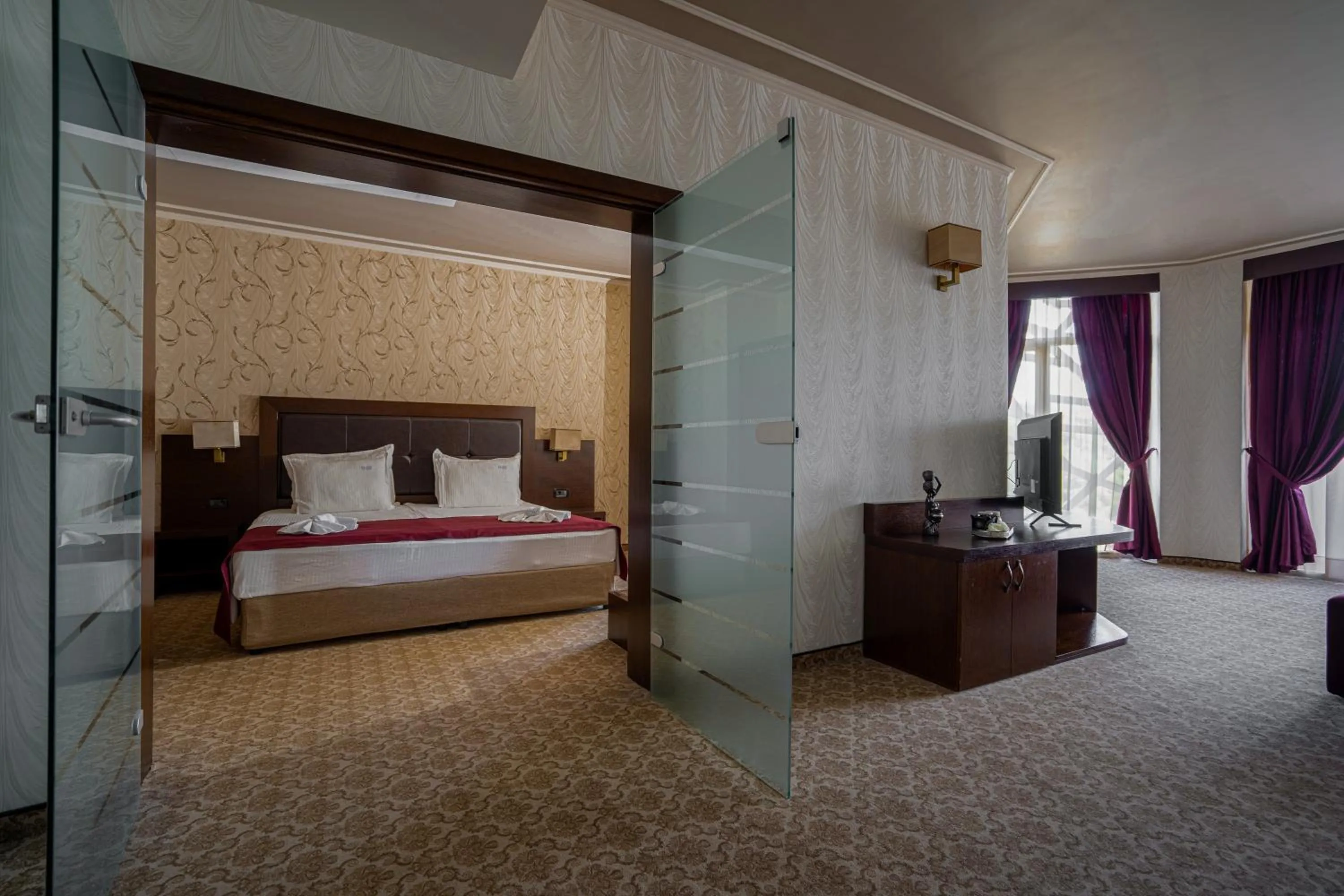 Bed in Hissar Spa Hotel