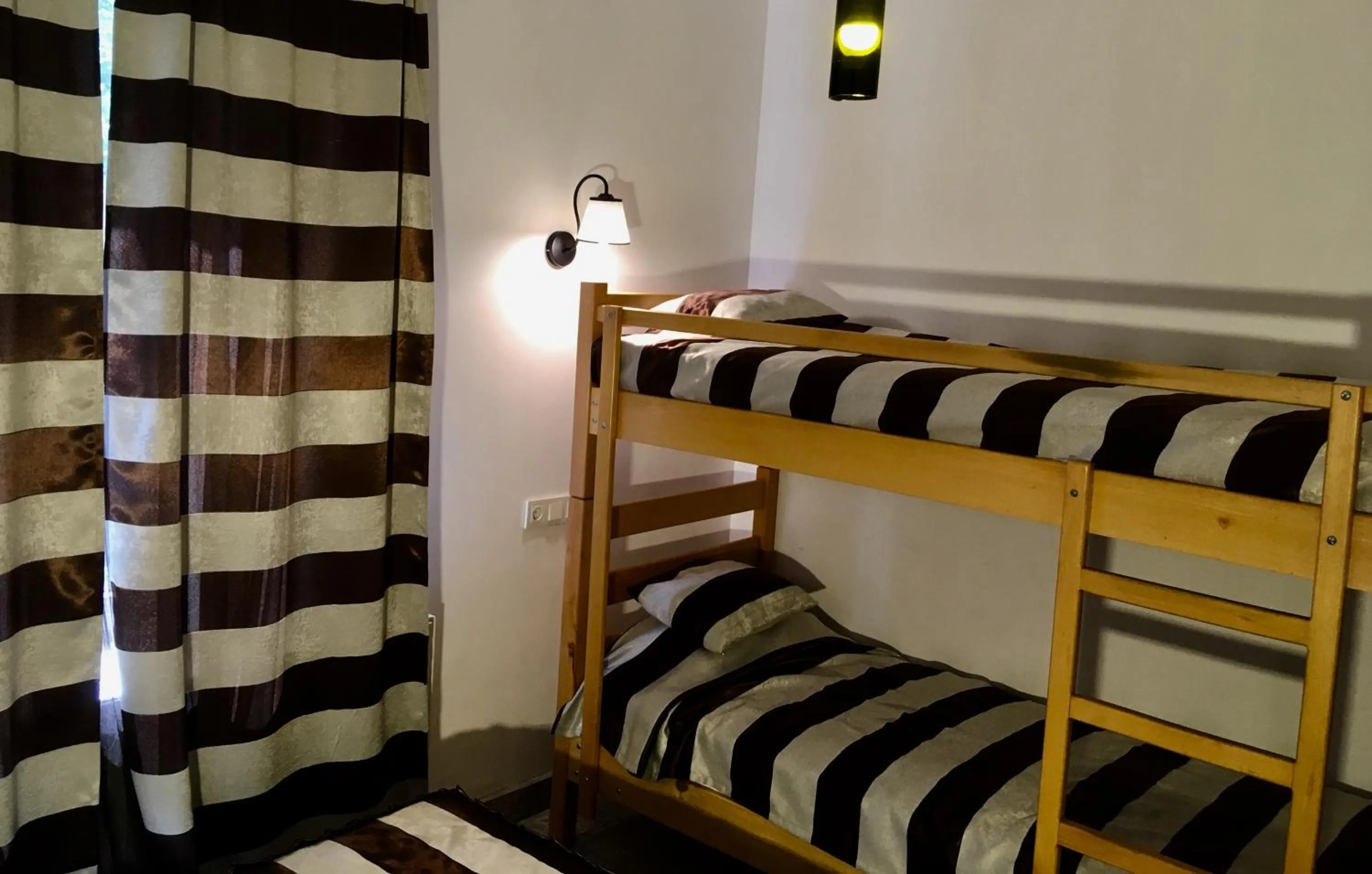 bunk bed, Bed in Chateau Napareuli