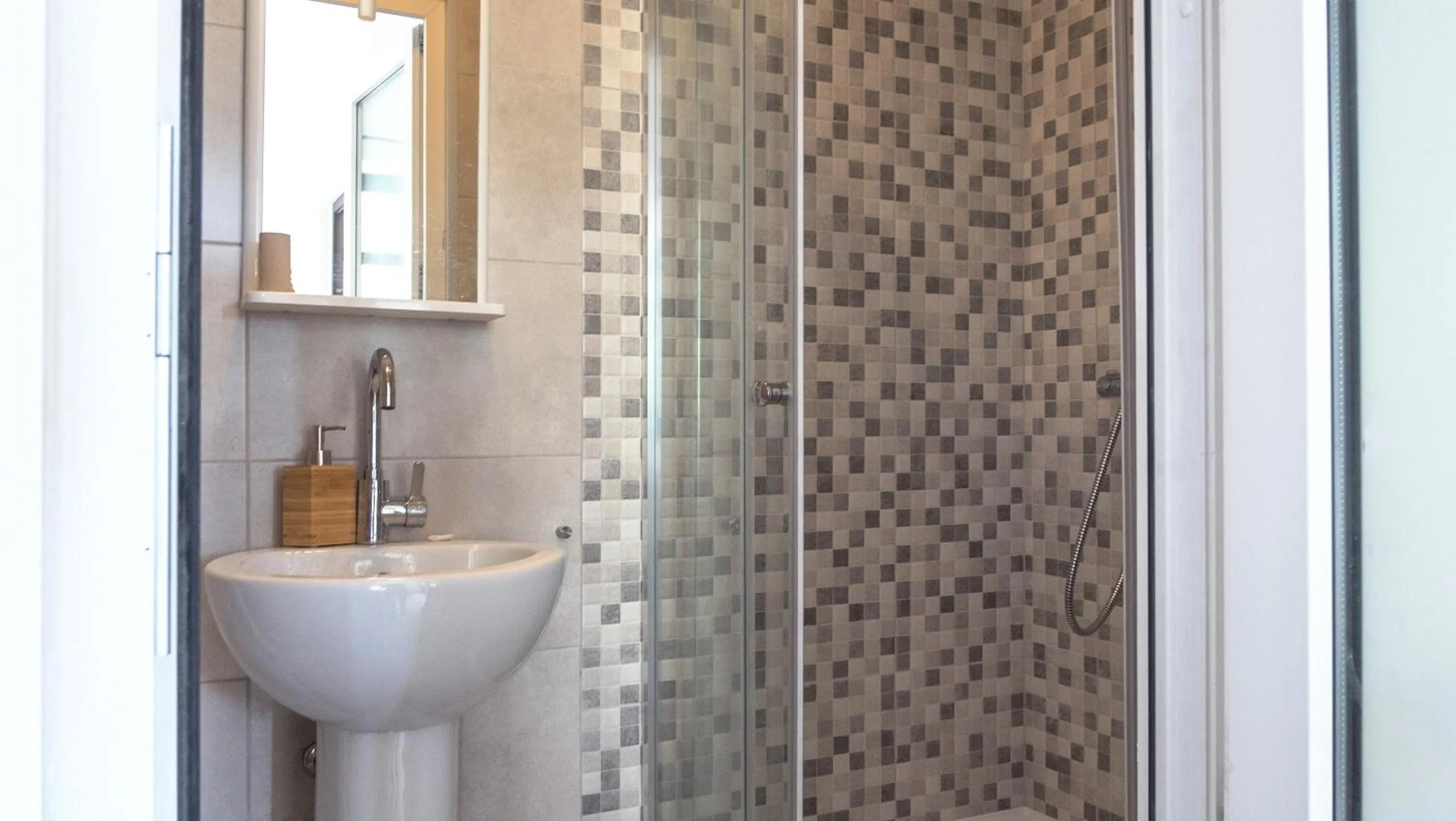 Photo of the whole room in Chateau Napareuli