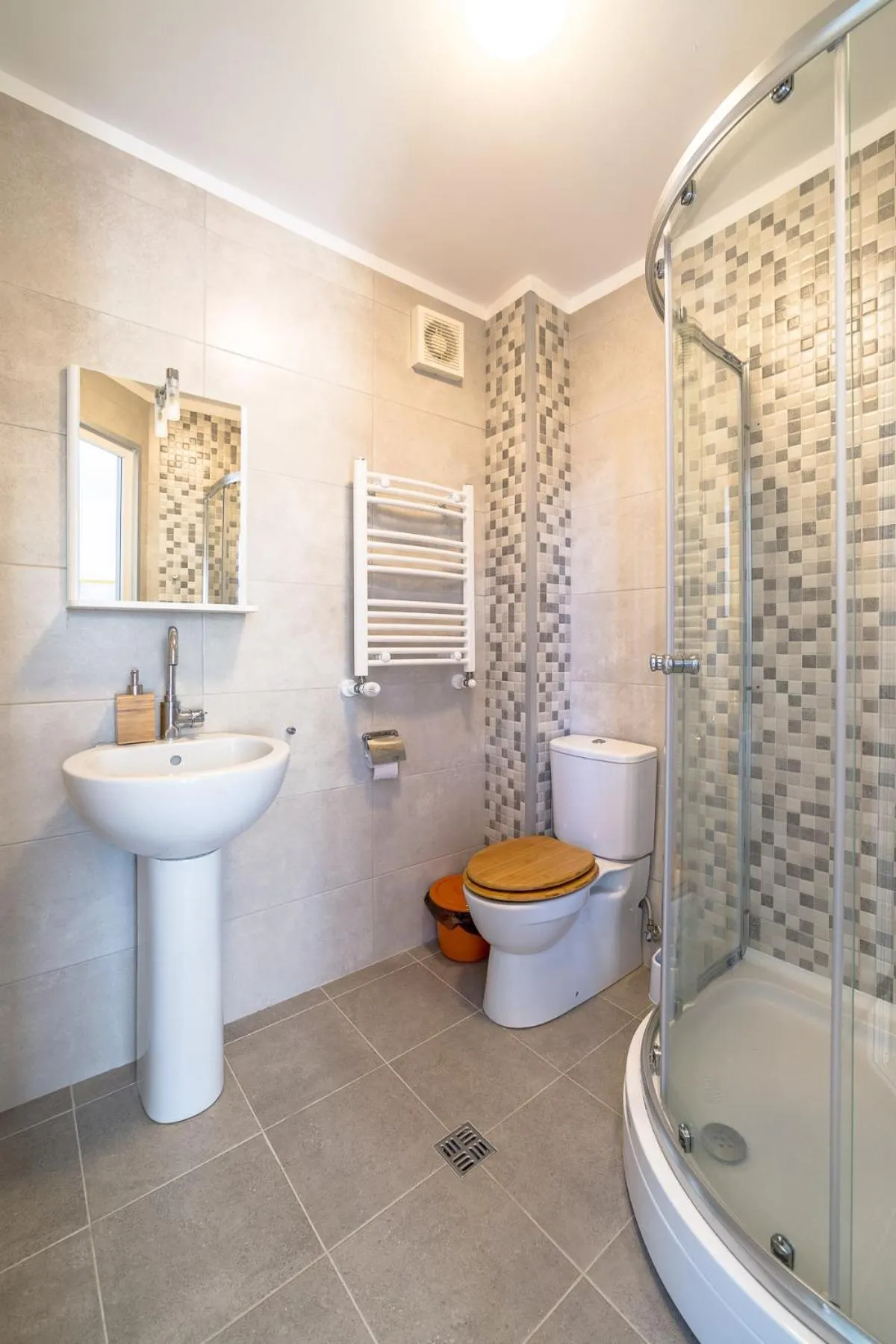 Photo of the whole room in Chateau Napareuli