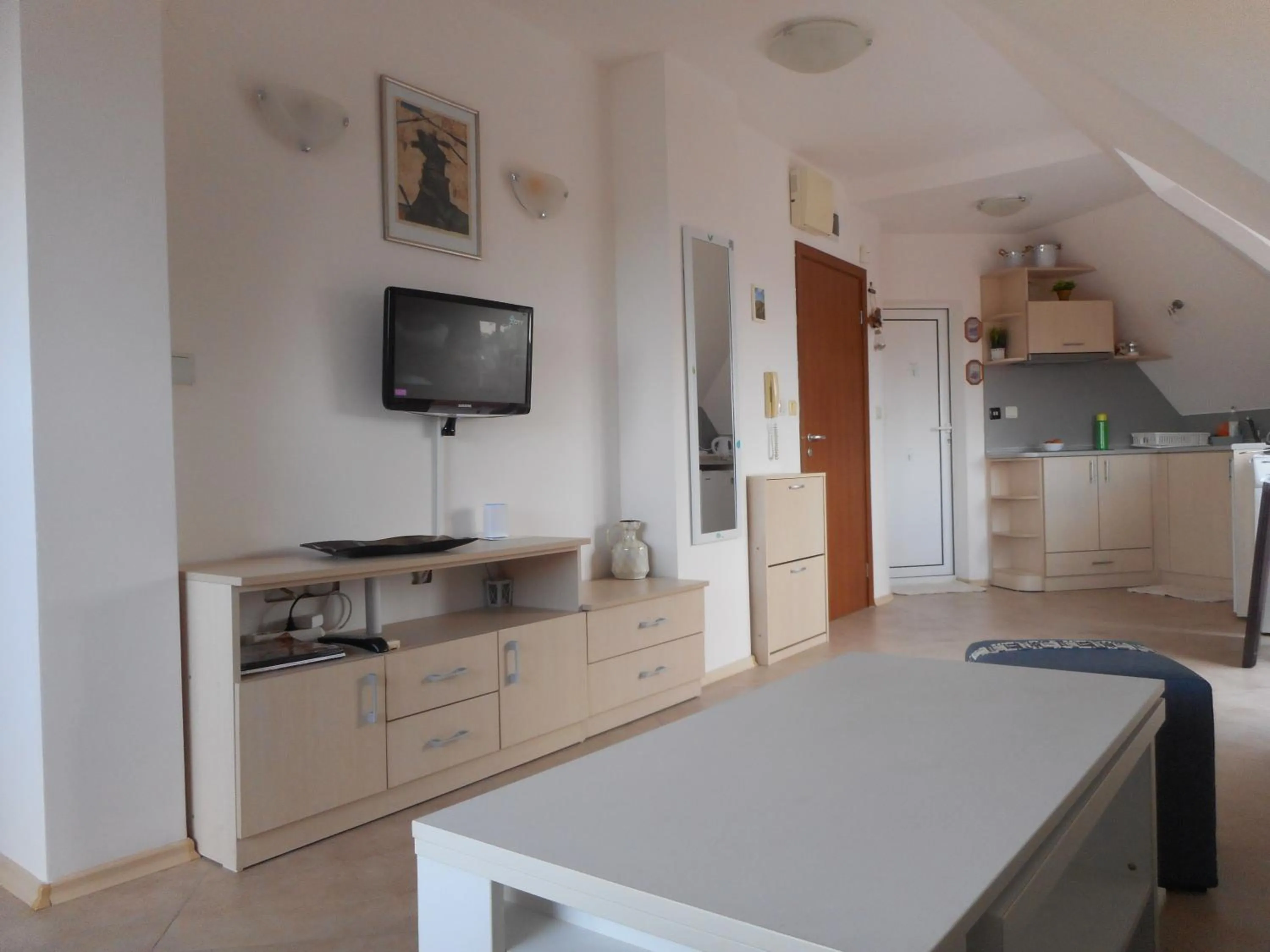 Communal lounge/ TV room in Studio Stoianovi
