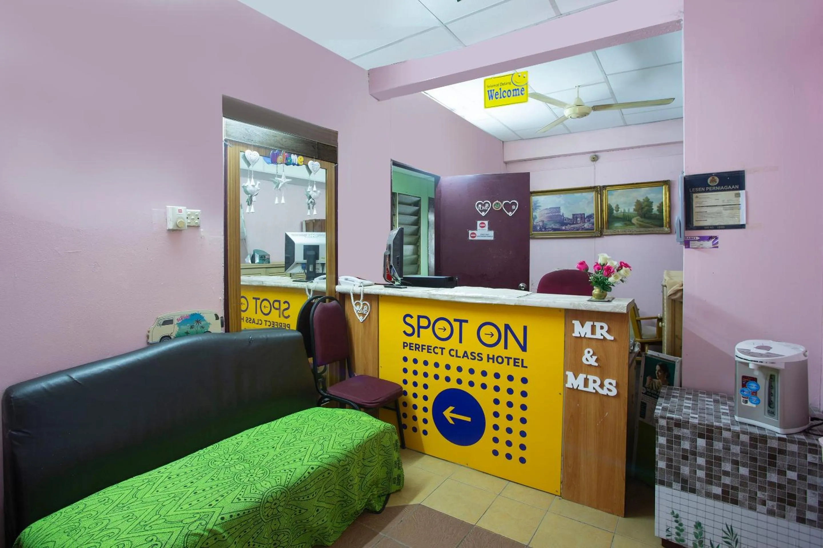 Lobby or reception, Bed in Hotel O Perfect Class Hotel